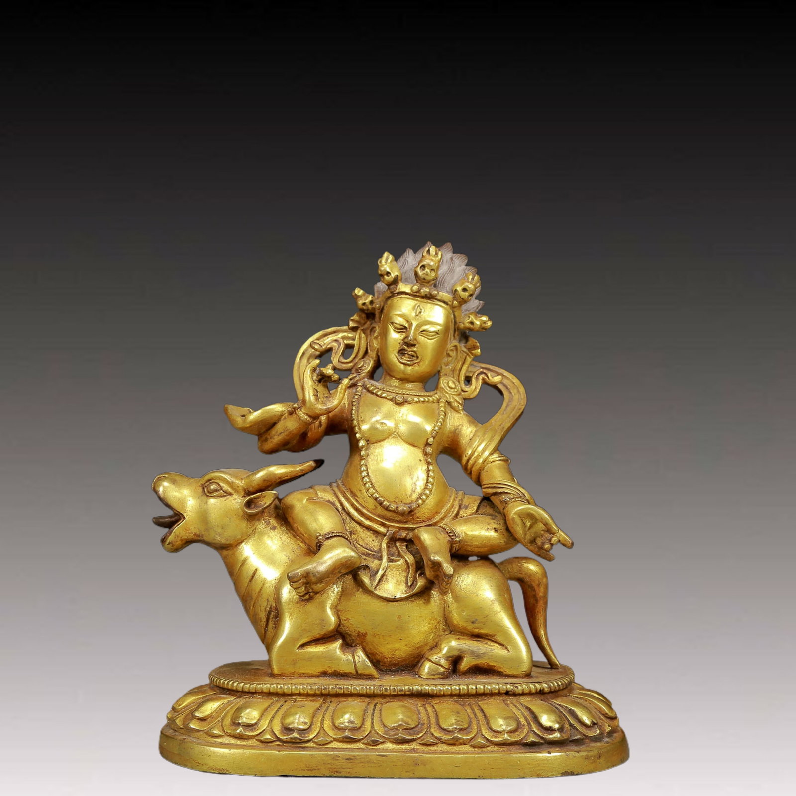 A Solemn Gilt Bronze Statue of Vajra protector: A Solemn Gilt Bronze Statue of Vajra protector,Ming Dynasty, China,Size:7.5inx4.7inx8.7in,Weight:3375g 铜鎏金金刚护法像，明代