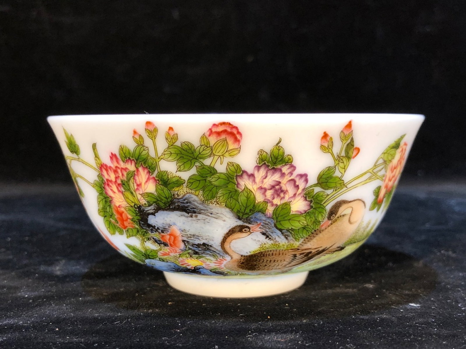 An Exquisite Enamel Flower Pattern Bowl,with poem: An Exquisite Enamel Flower Pattern Bowl,with poem,Qing Dynasty,China,Qianlong Four-character Mark,Size:2inx4.1in 珐琅彩花纹碗,带诗文,中Þ