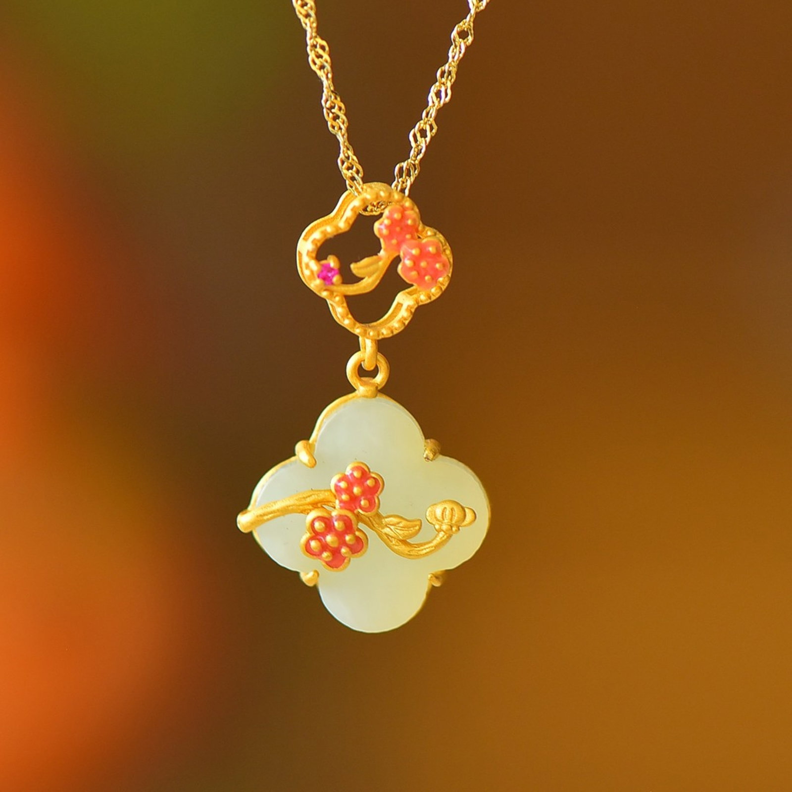 A Set of Fine Sterling Silver-Gold Plated Inlaid White Jade Jewelrys: A Set of Fine Sterling Silver-Gold Plated Inlaid White Jade Jewelrys 一套纯银镀金镶白玉首饰