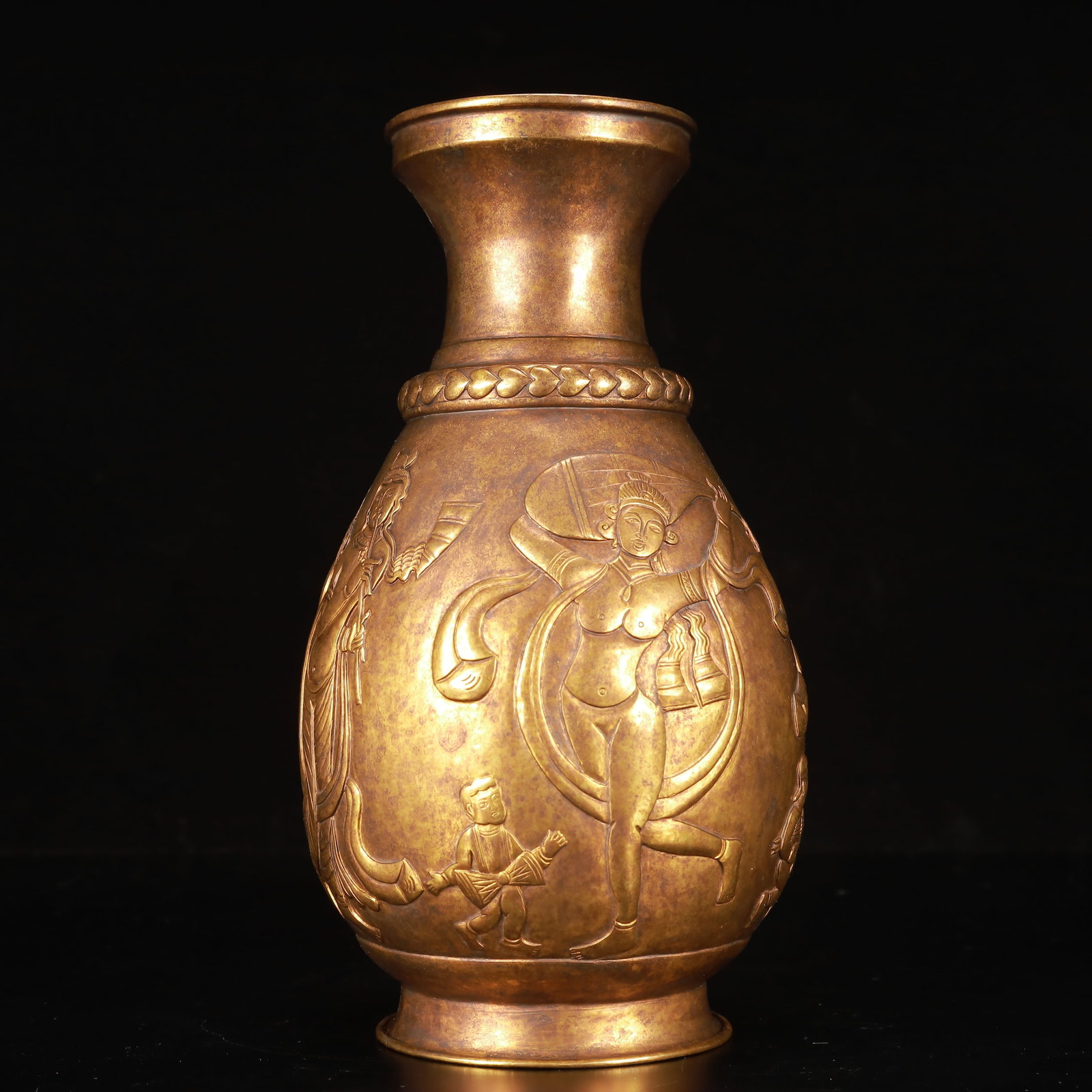 An Exquisite Gilt Bronze Figure Pattern Vase: An Exquisite Gilt Bronze Figure Pattern Vase,Qing Dynasty, China,Size:5.9inx5.5in,Weight:950g 铜鎏金人物纹瓶,中国清代