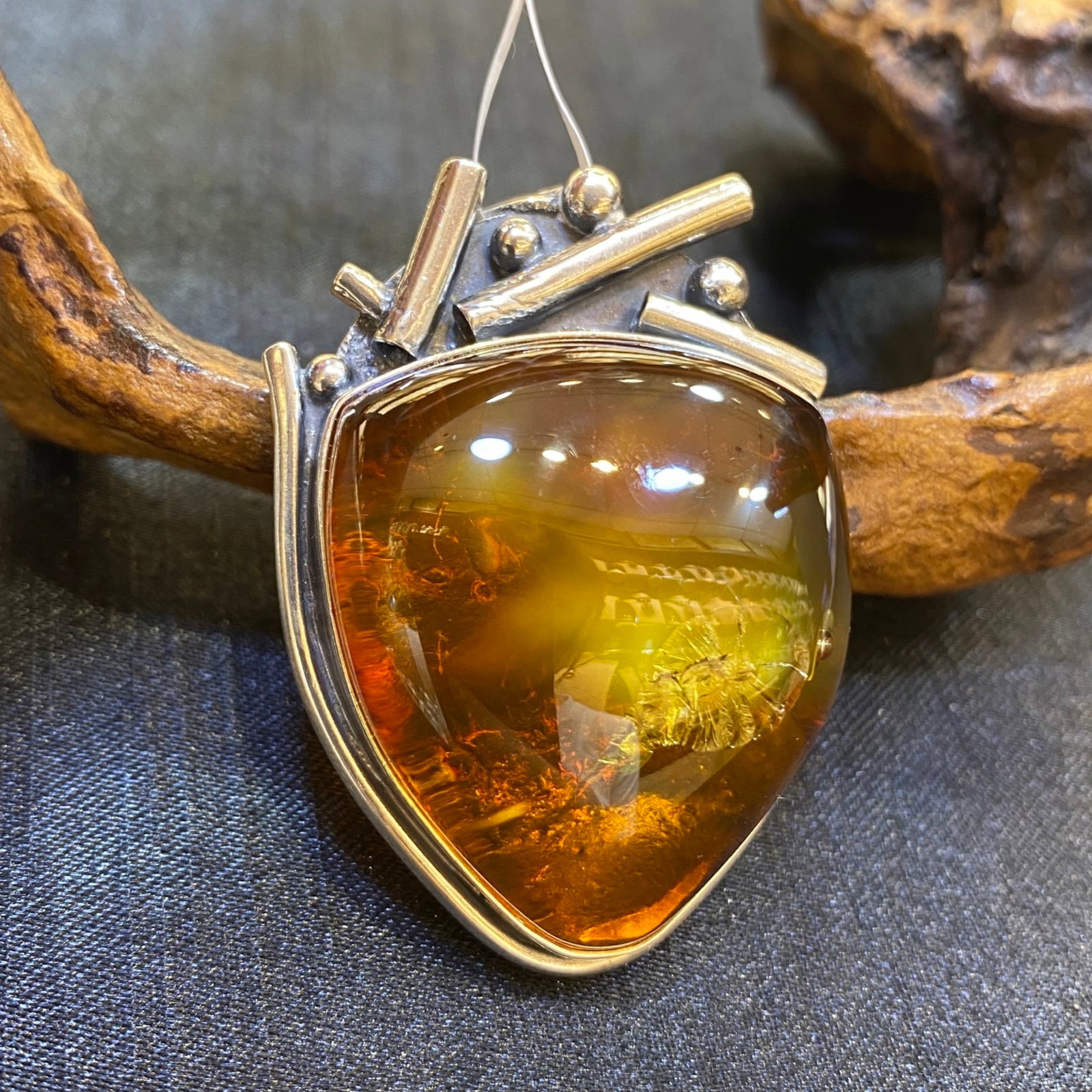 An Exquisite Beeswax Inlaid Silver Necklace: An Exquisite Beeswax Inlaid Silver Necklace,Size:1.4in,Weight:19.3g 蜜蜡镶银项链