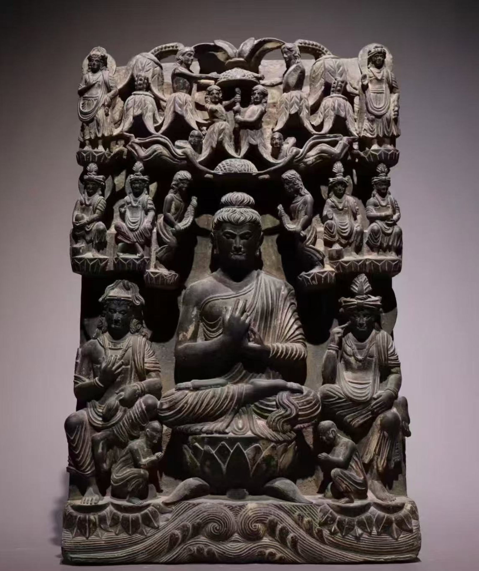 A Monumental Schistose Statue of Gandhara: A Monumental Schistose Statue of Gandhara,N.Qi , China,Size:19.7inx12.6inx2.8in A片岩犍陀罗佛像,中国北齐