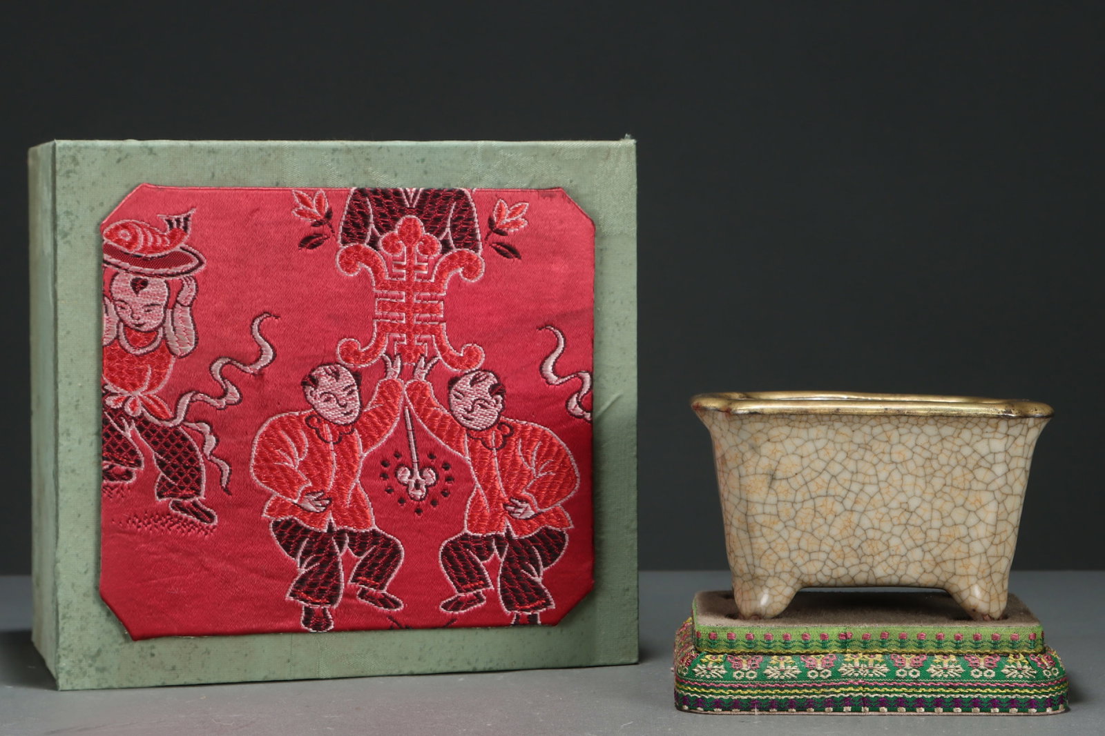 An Exquisite Ge yao Yellow Glazed Painted Gold Brush Washer,with an Imperial Poem by Emperor: An Exquisite Ge yao Yellow Glazed Painted Gold Brush Washer,with an Imperial Poem by Emperor Qianlong,Song Dynasty,China,Size:3.1inx5.2in