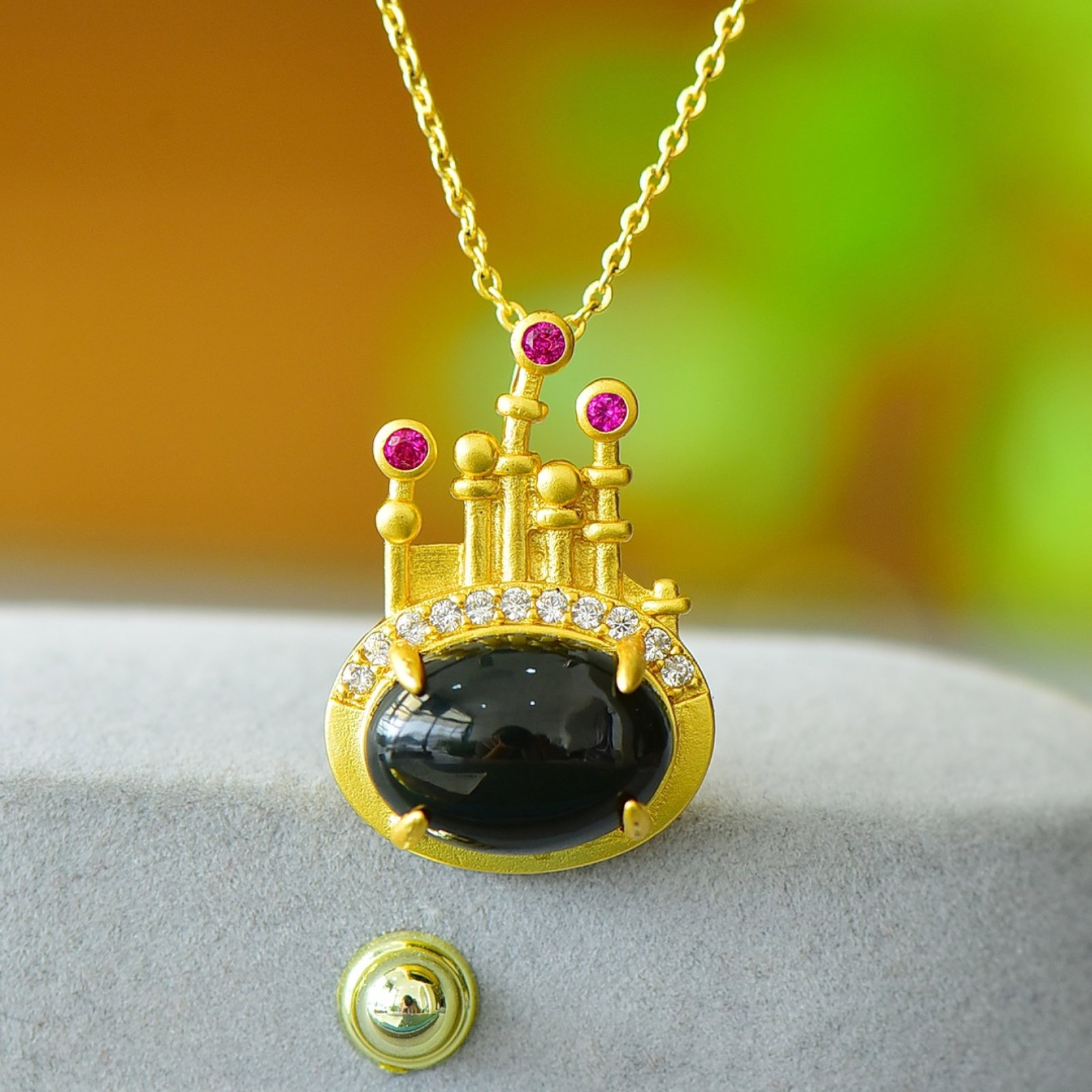 An Exquisite Bronze-Gold Plated Inlaid Green Jade Necklace: An Exquisite Bronze-Gold Plated Inlaid Green Jade Necklace,Size:0.4inx0.6in 铜镀金镶青玉项链