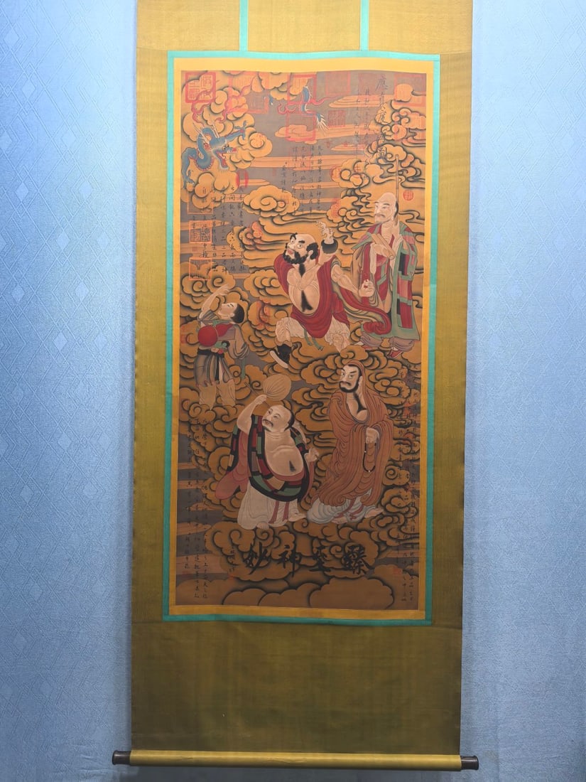 A Chinese Vertical Scroll Ink Painting of Auspicious Cloud and Figure on Silk,Song Huizong: A Chinese Vertical Scroll Ink Painting of Auspicious Cloud and Figure on Silk,Song Huizong,Size:(Without frame)26inx56.7in 一幅中国水墨绢本祥É