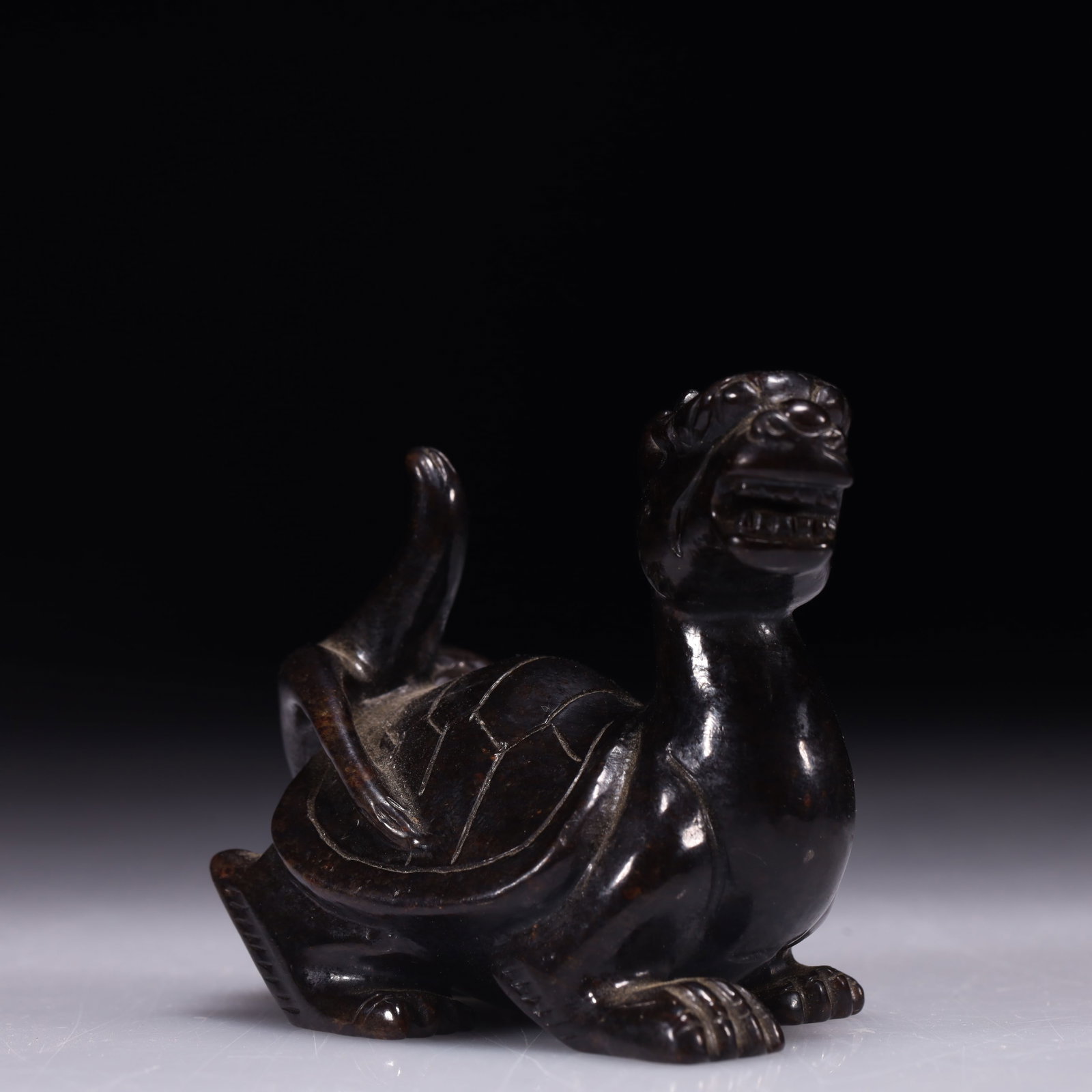 An Exquisite Black Jade Auspicious Beast Ornament: An Exquisite Black Jade Auspicious Beast Ornament,Qing Dynasty,China,Size:2.8inx1.6inx2.4in,Weight:182g 墨玉瑞兽摆件,中国清代