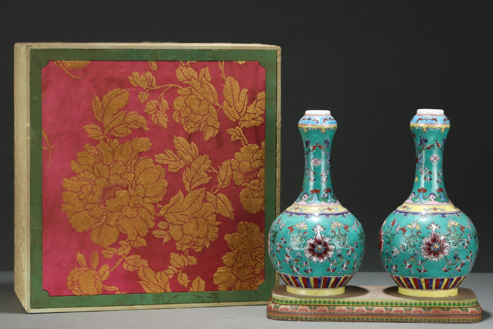 A Pair of Exquisite Turquoise Glazed Famille-Rose Lotus Pattern Vases: A Pair of Exquisite Turquoise Glazed Famille-Rose Lotus Pattern Vases,Qing Dynasty,China,Qianlong Six-character Mark,Size:10.2inx5.6in 一对松石绿釉粉彩&
