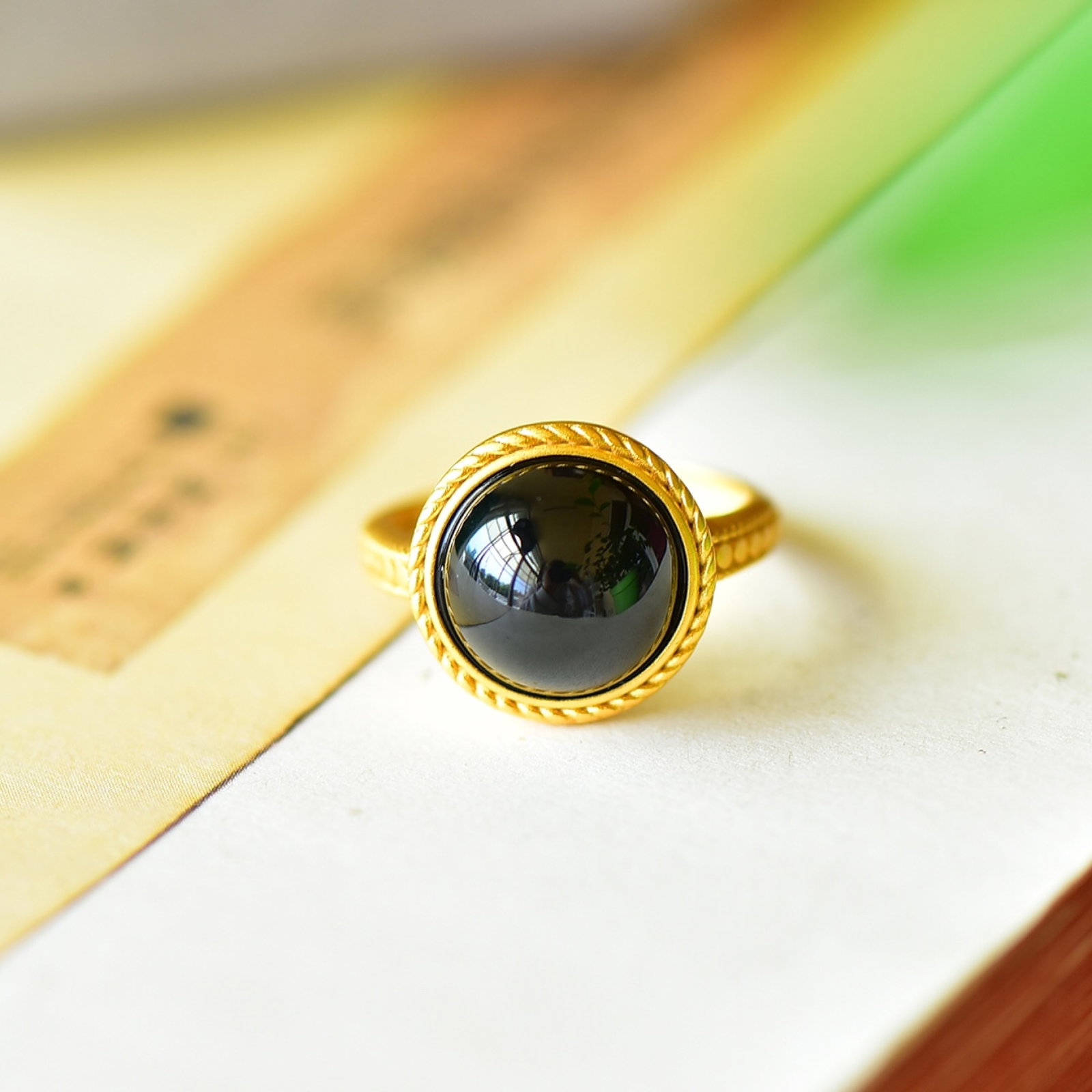 An Exquisite Sterling Silver-Gold Plated Inlaid Black Jade Ring: An Exquisite Sterling Silver-Gold Plated Inlaid Black Jade Ring,Size:0.6inx0.6in 纯银镀金镶墨玉戒指
