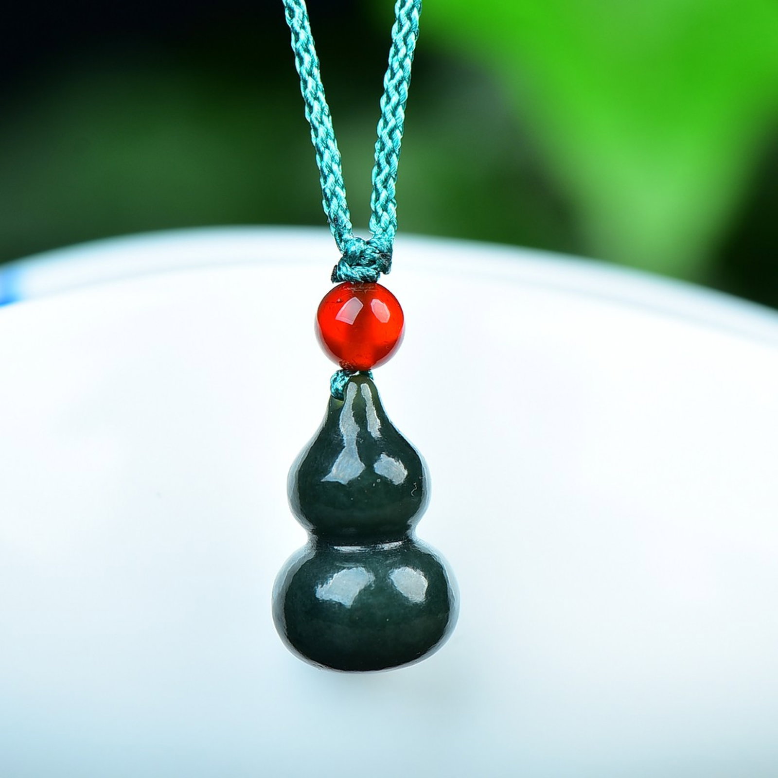 An Exquisite Sapphire Gourd-Shaped Pendant: An Exquisite Sapphire Gourd-Shaped Pendant,Size:0.5inx0.8in (寓意)福禄双全葫芦 料子温润细腻