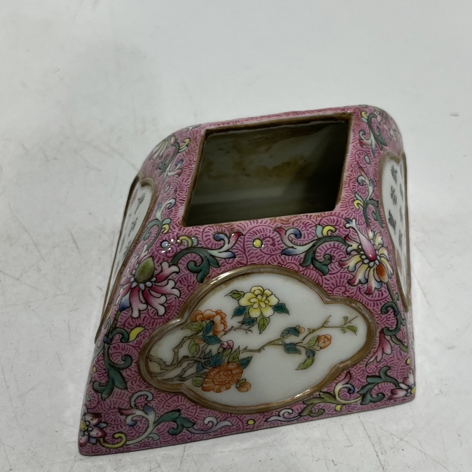 An Exquisite Famille-Rose Painted Gold Flower Pattern Water Pot,with poem: An Exquisite Famille-Rose Painted Gold Flower Pattern Water Pot,with poem,Qing Dynasty,China,Qianlong Six-character Mark,Size:2.2in 粉彩描金花卉纹水