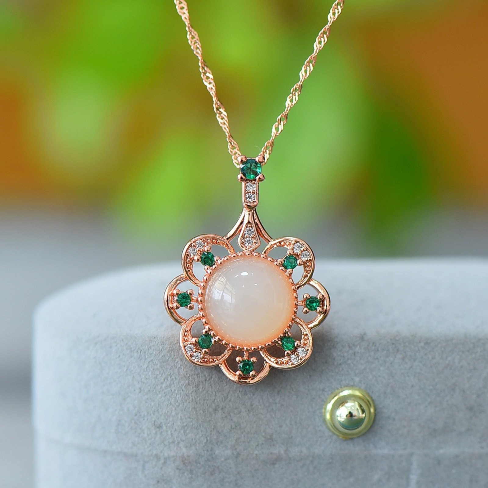 An Exquisite Bronze Inlaid White Jade Necklace: An Exquisite Bronze Inlaid White Jade Necklace,Size:0.4inx0.4in 铜镶白玉项链