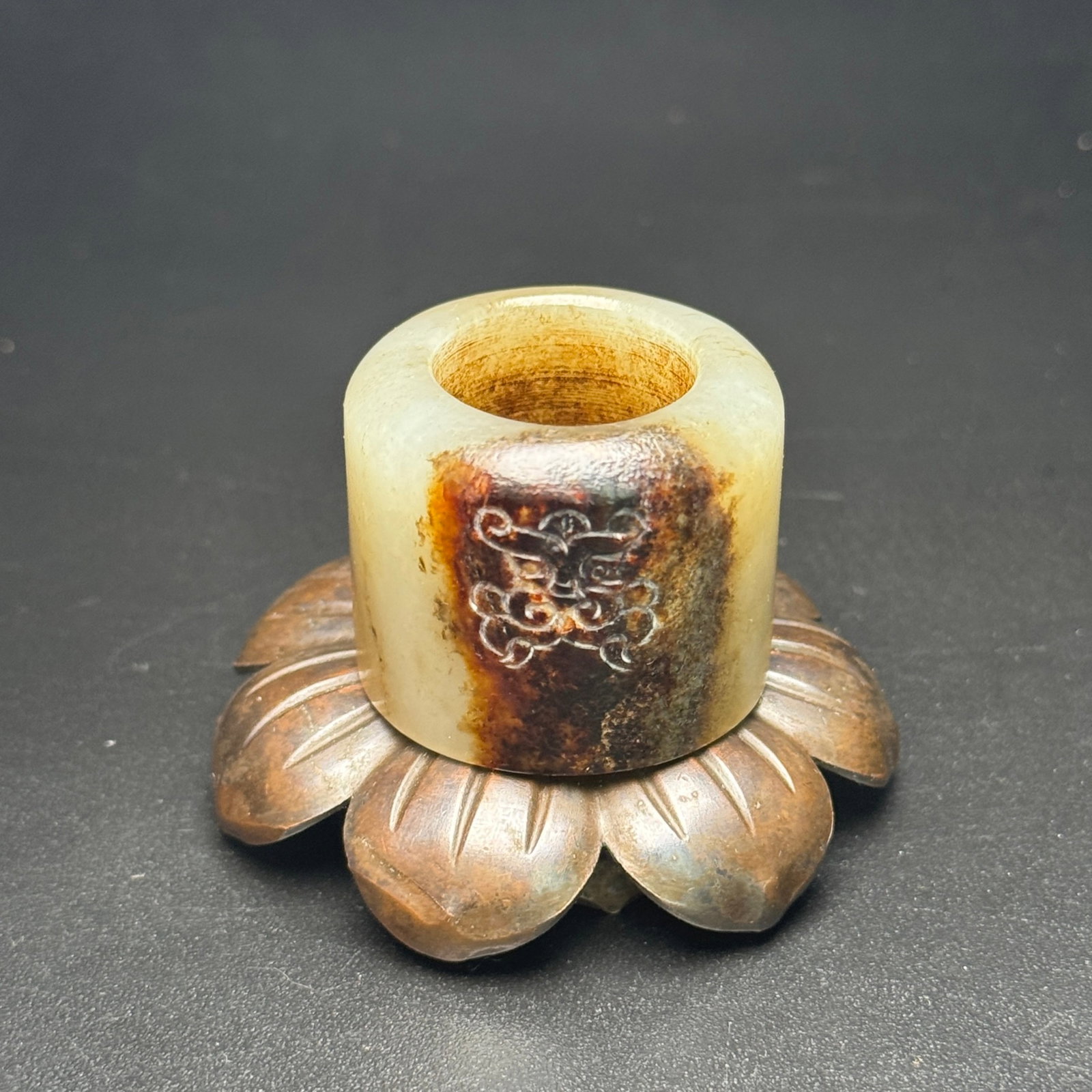 An Exquisite White Jade Beast-Face Pattern Thumb Ring: An Exquisite White Jade Beast-Face Pattern Thumb Ring,Qing Dynasty,China,Size:0.9inx1.4inx1.1in,Weight:54g 白玉兽面纹扳指,中国清代