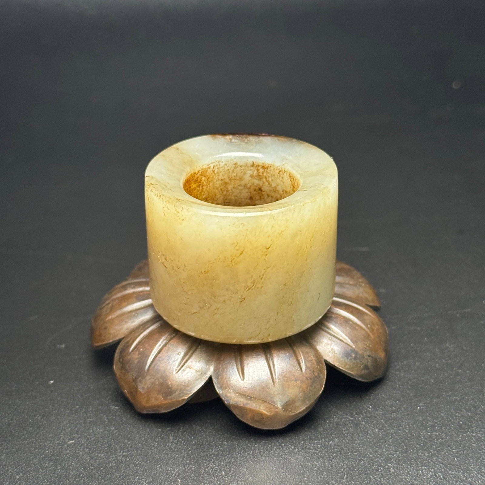 An Exquisite White Jade Beast-Face Pattern Thumb Ring - 2