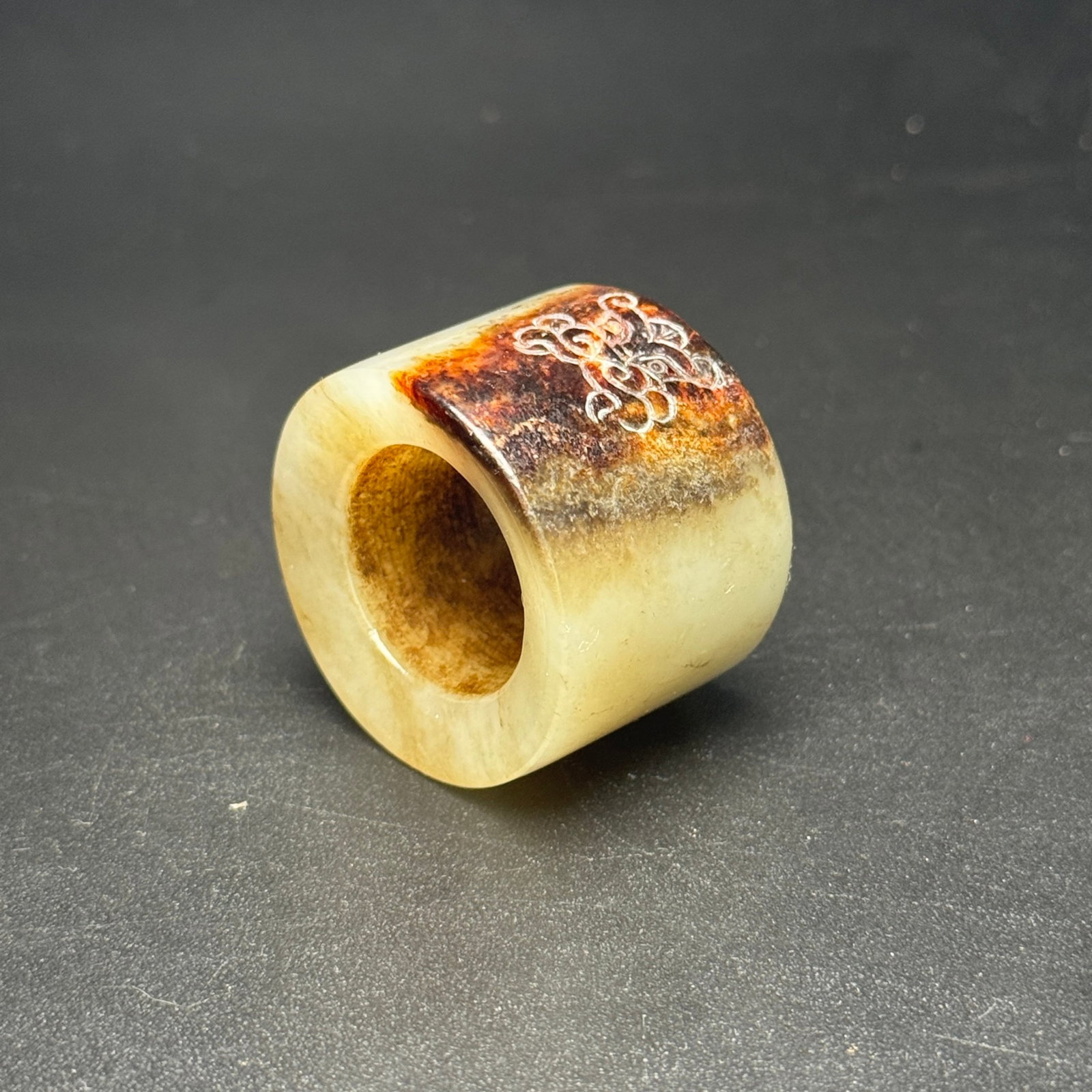 An Exquisite White Jade Beast-Face Pattern Thumb Ring - 3