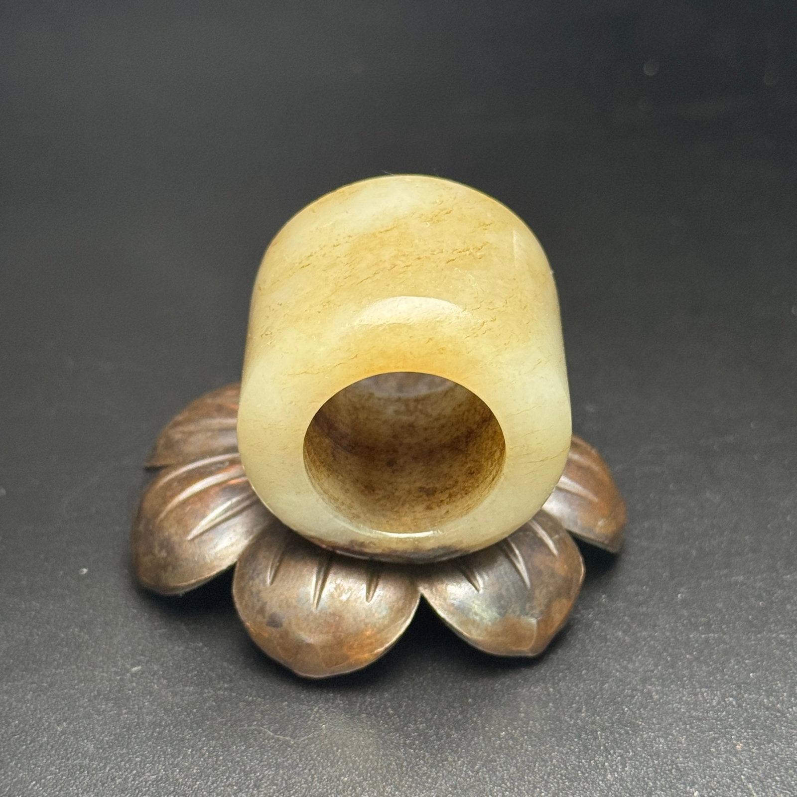 An Exquisite White Jade Beast-Face Pattern Thumb Ring - 5