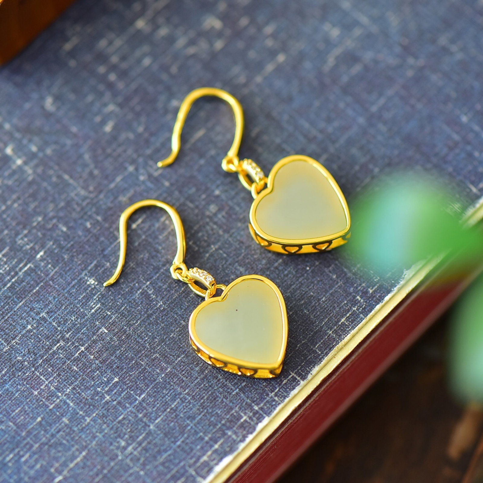 A Pair of Exquisite Sterling Silver-Gold Plated Inlaid White Jade Earrings,Inlaid Diamond: A Pair of Exquisite Sterling Silver-Gold Plated Inlaid White Jade Earrings,Inlaid Diamond,Size:0.6inx1.3in