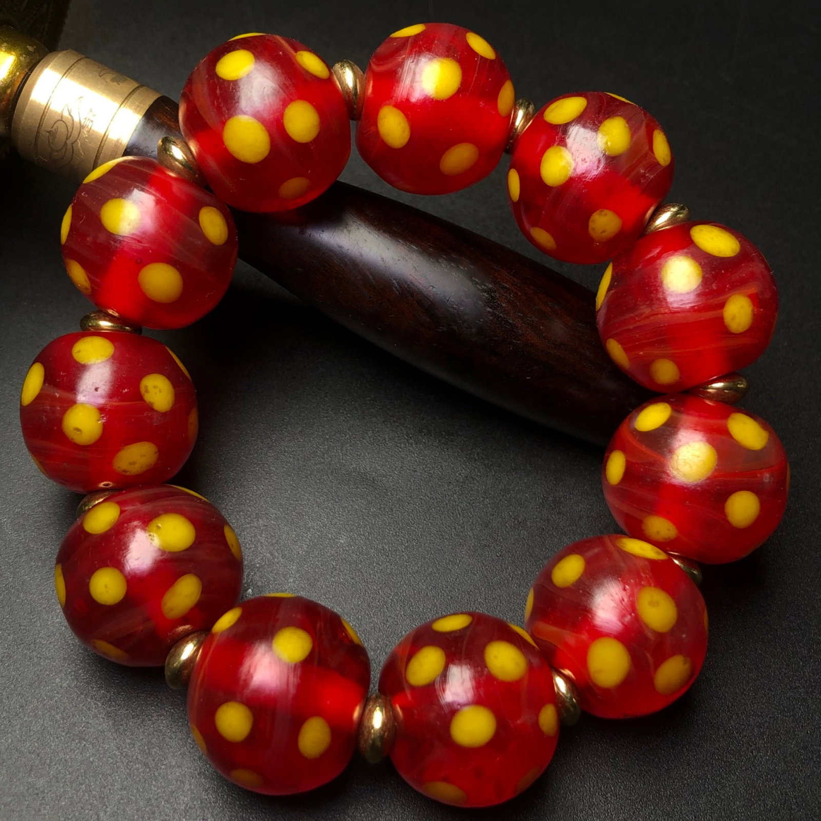 An Exquisite Glass Bracelet: An Exquisite Glass Bracelet,Size:0.8in*11 琉璃手串