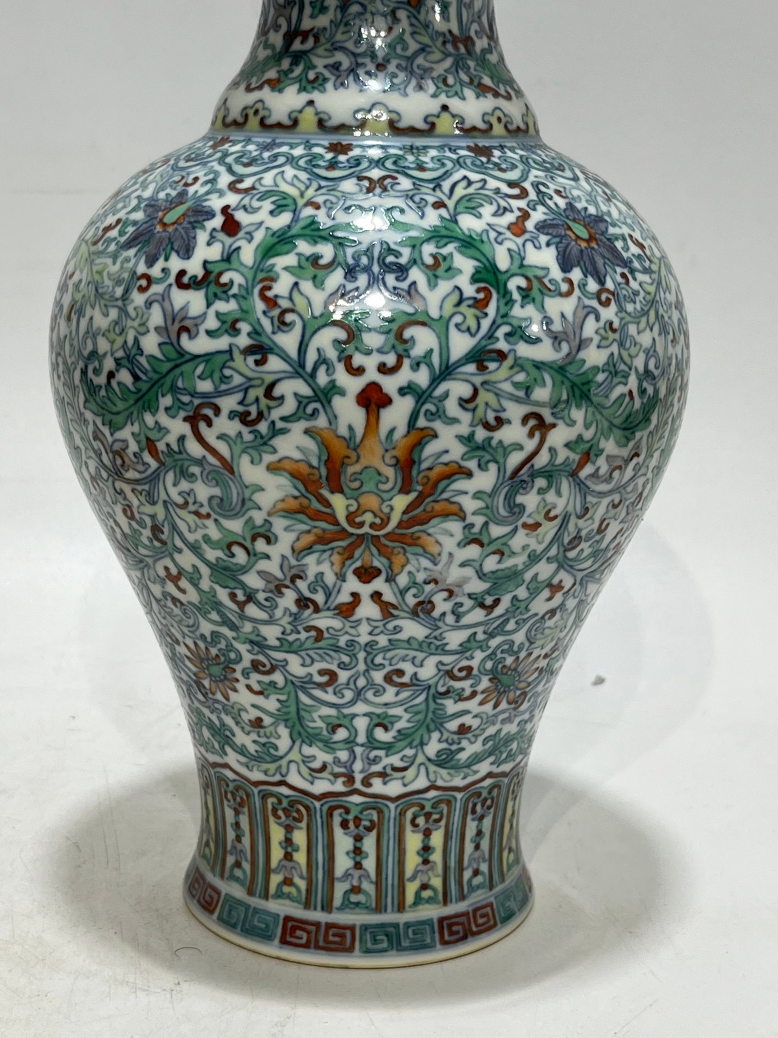 An Exquisite Doucai Lotus Pattern Vase - 8