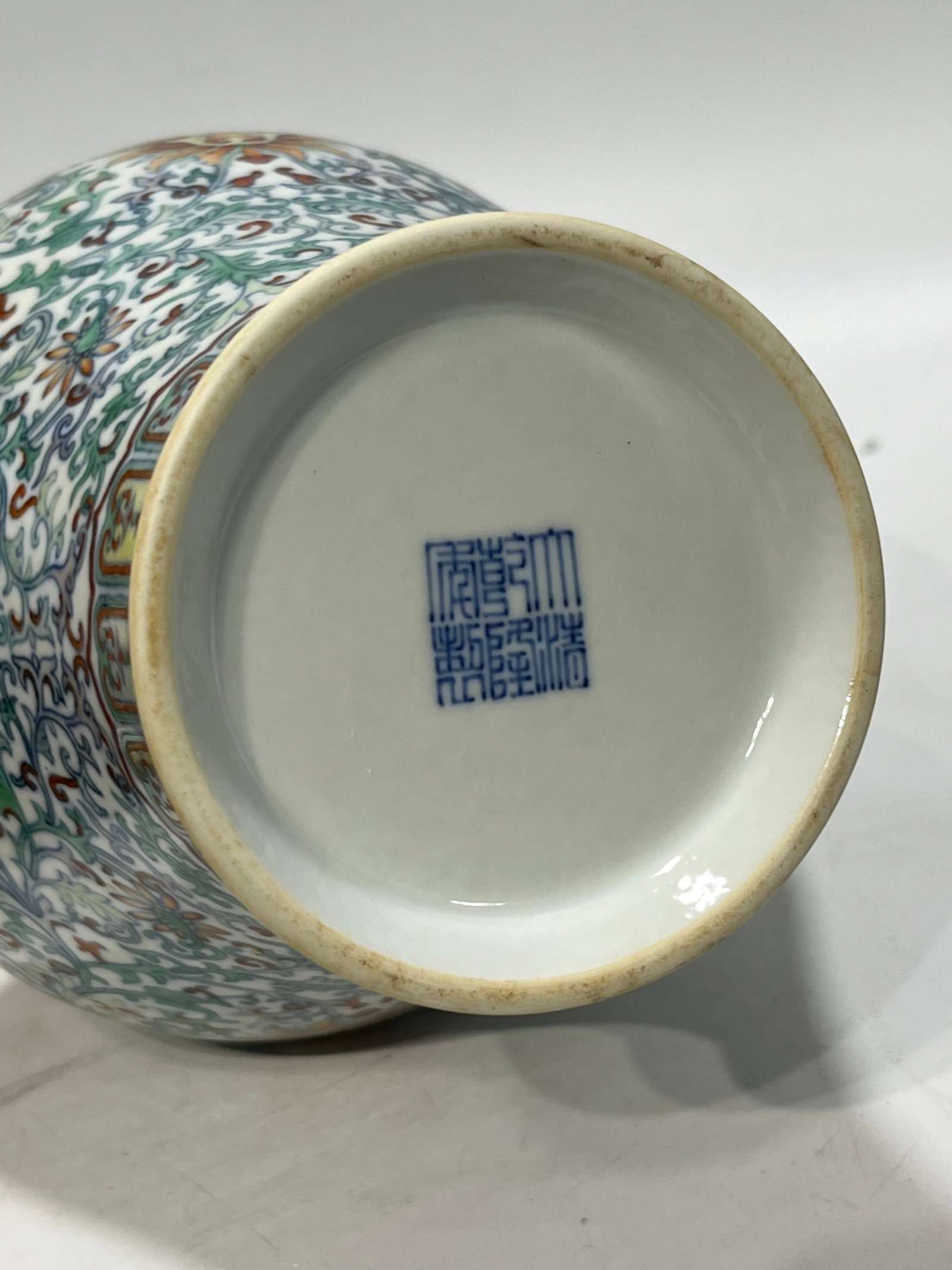 An Exquisite Doucai Lotus Pattern Vase - 9
