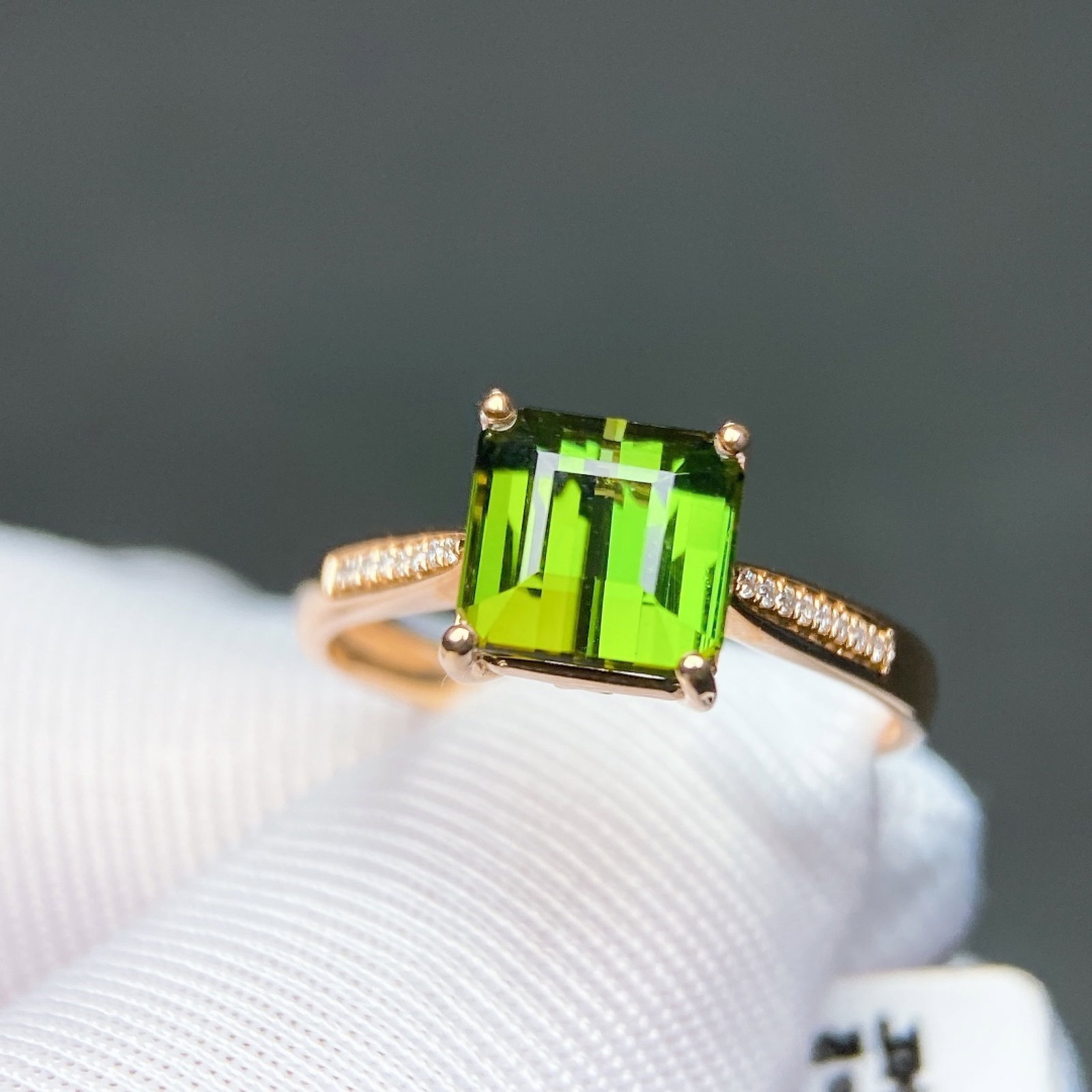 2.73Ctw Natural Tourmaline Ring: 2.73Ctw Natural Tourmaline Ring,Size:0.3inx0.3in 2.73Ctw天然碧玺戒指
