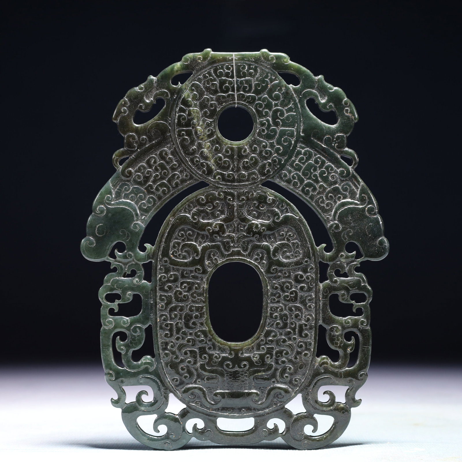 An Exquisite Jasper Dragon Pattern Pendant: An Exquisite Jasper Dragon Pattern Pendant,Qing Dynasty,China,Size:4.7inx10in,Weight:216g 碧玉龙纹挂件,中国清代