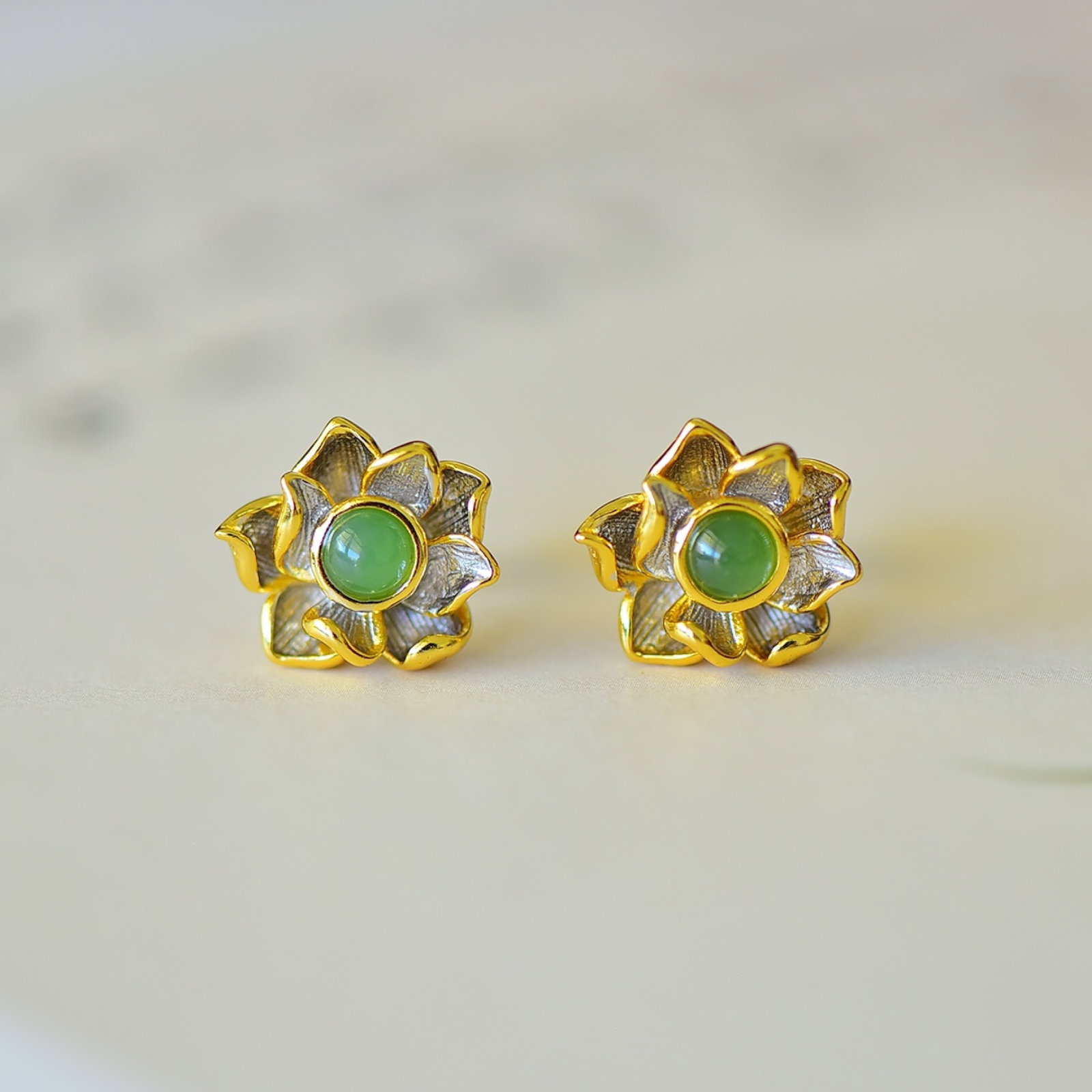 A Set of Fine Sterling Silver-Gold Plated Inlaid Jasper Jewelry: A Set of Fine Sterling Silver-Gold Plated Inlaid Jasper Jewelry 一套纯银镀金镶碧玉首饰