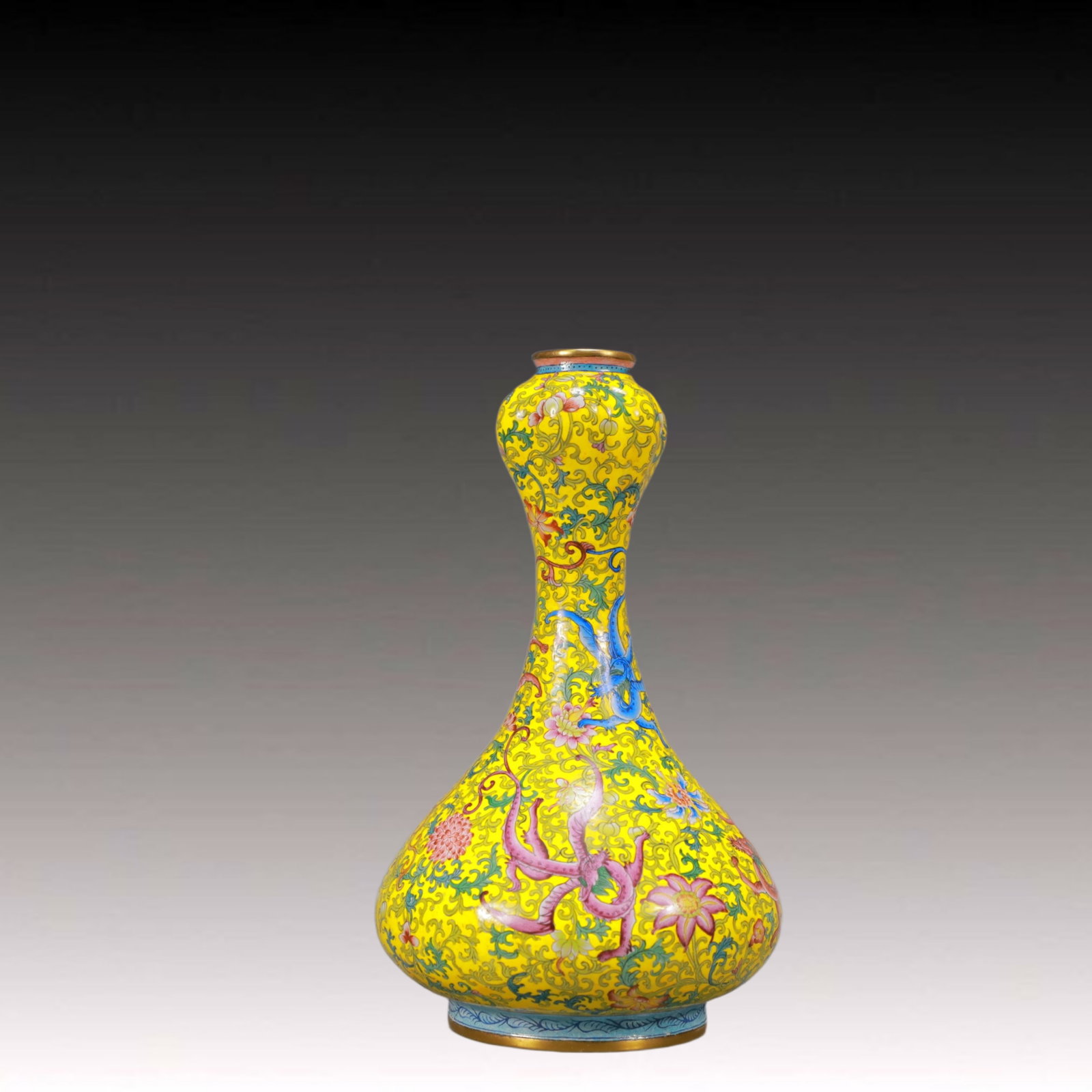 An Exquisite Painted Enamel Flower and Dragon Pattern Vase: An Exquisite Painted Enamel Flower and Dragon Pattern Vase,Qing Dynasty, China,Qianlong Four-character Mark,Size:3.7inx5.9in,Weight:250g 画珐琅花卉龙纹瓶