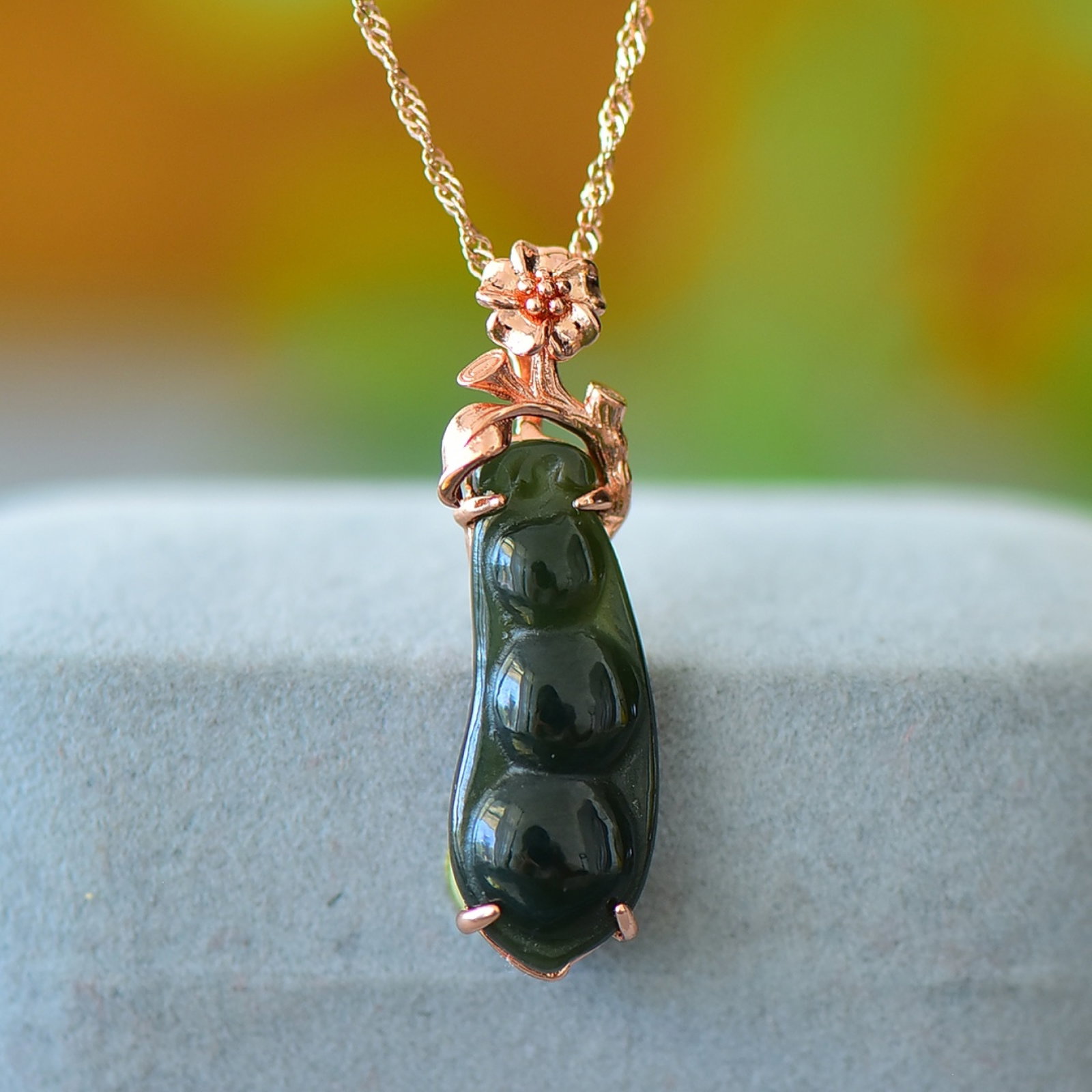 An Exquisite Bronze Inlaid Green Jade Necklace: An Exquisite Bronze Inlaid Green Jade Necklace,Size:0.4inx1in 铜镶青玉项链