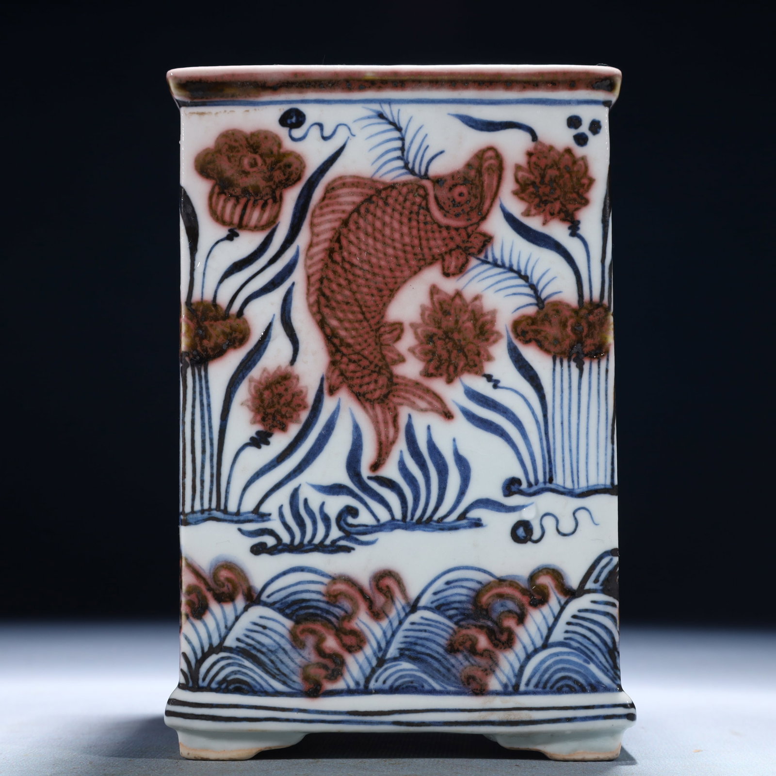 An Exquisite Blue and White Underglaze-Red Hornwort Pattern Brush Pot: An Exquisite Blue and White Underglaze-Red Hornwort Pattern Brush Pot,Ming Dynasty,China,Xuande Six-character Mark,Size:4.3inx10.2in,Weight:1500g 青花釉里红鱼൥