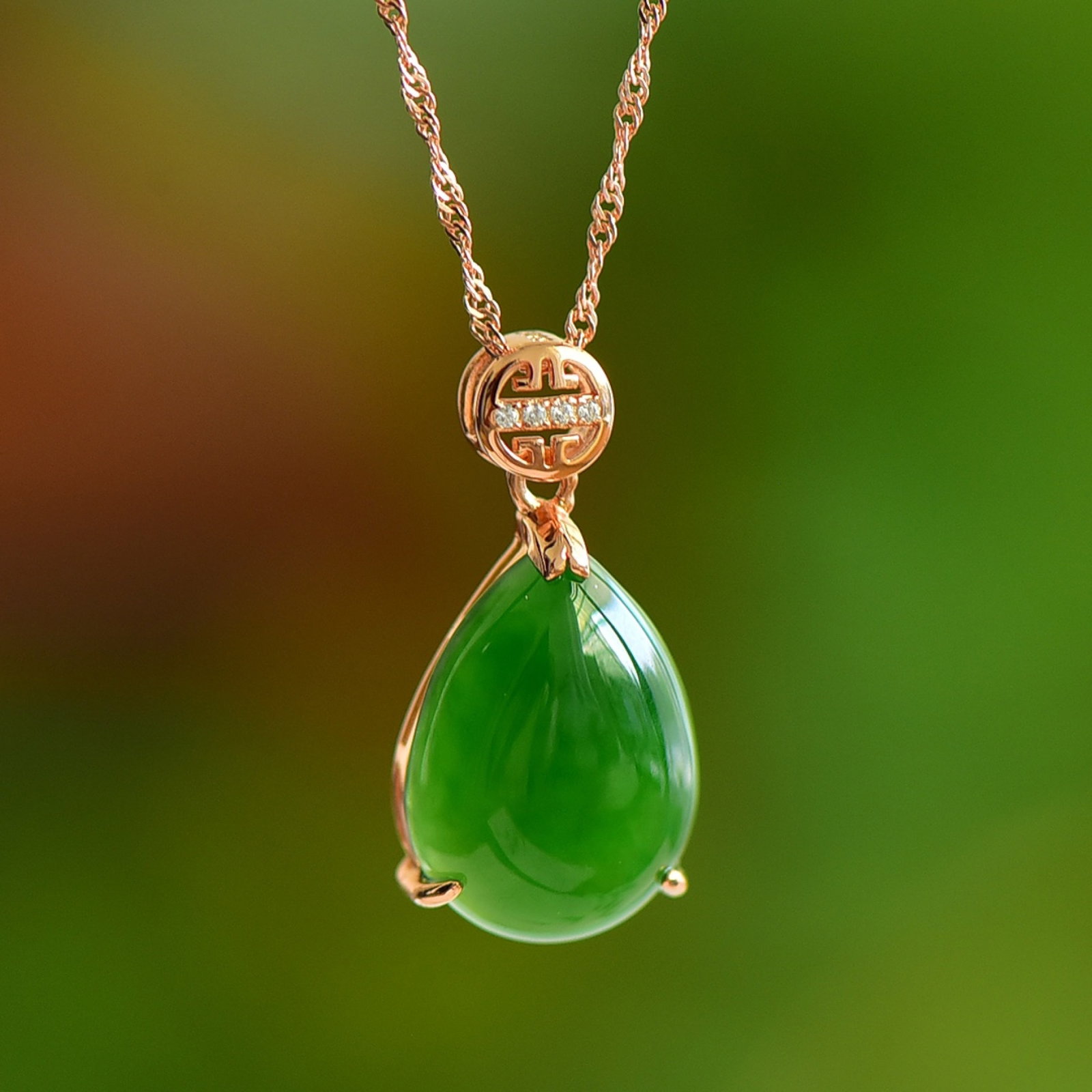 An Exquisite Sterling Silver-Gold Plated Inlaid Jasper Pendant,Inlaid Diamond: An Exquisite Sterling Silver-Gold Plated Inlaid Jasper Pendant,Inlaid Diamond 纯银镀金镶碧玉项链,嵌钻石