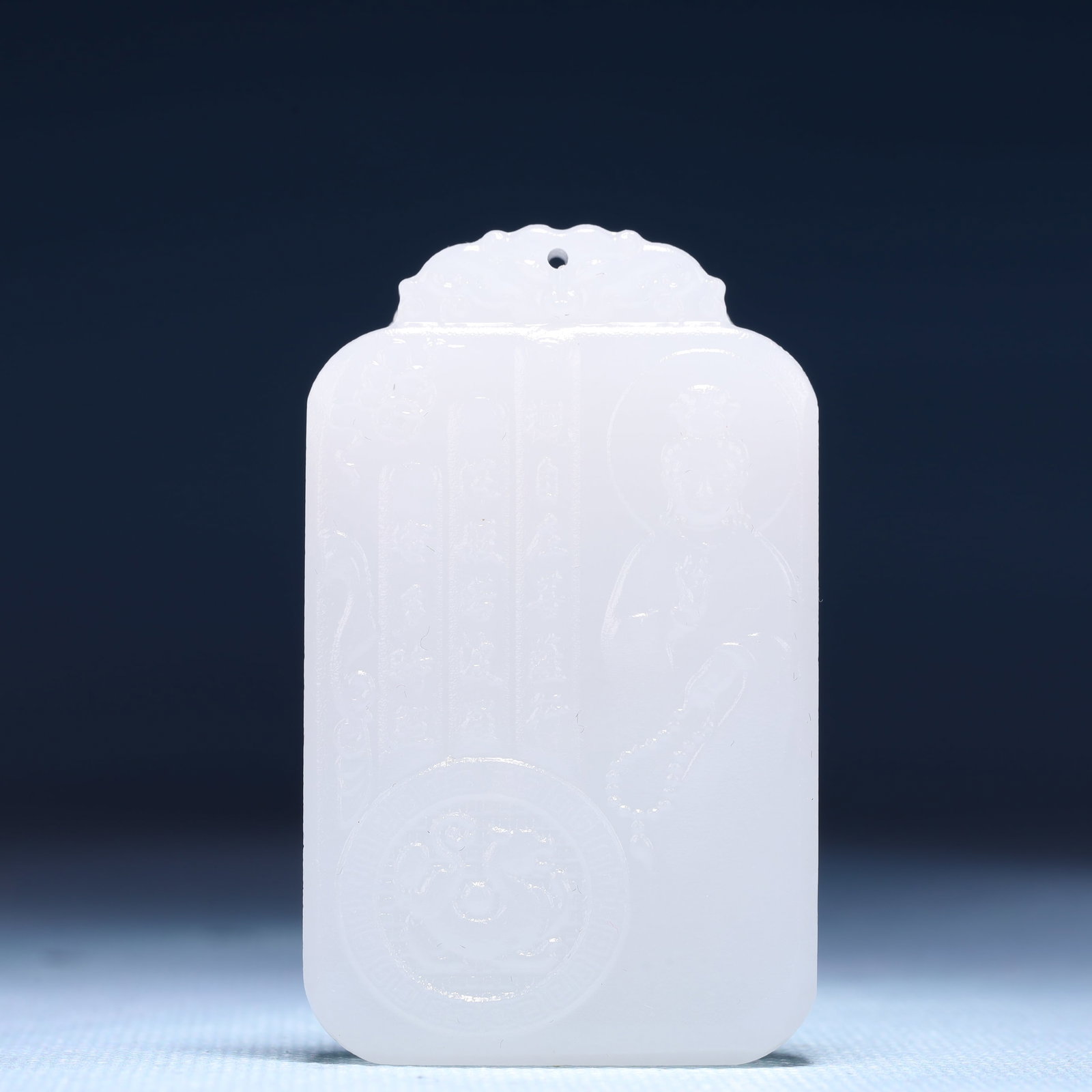 An Exquisite White Jade Statue of Avalokitesvara Pendant: An Exquisite White Jade Statue of Avalokitesvara Pendant,Size:1.6inx0.4inx2.4in,Weight:53g 白玉观音像牌