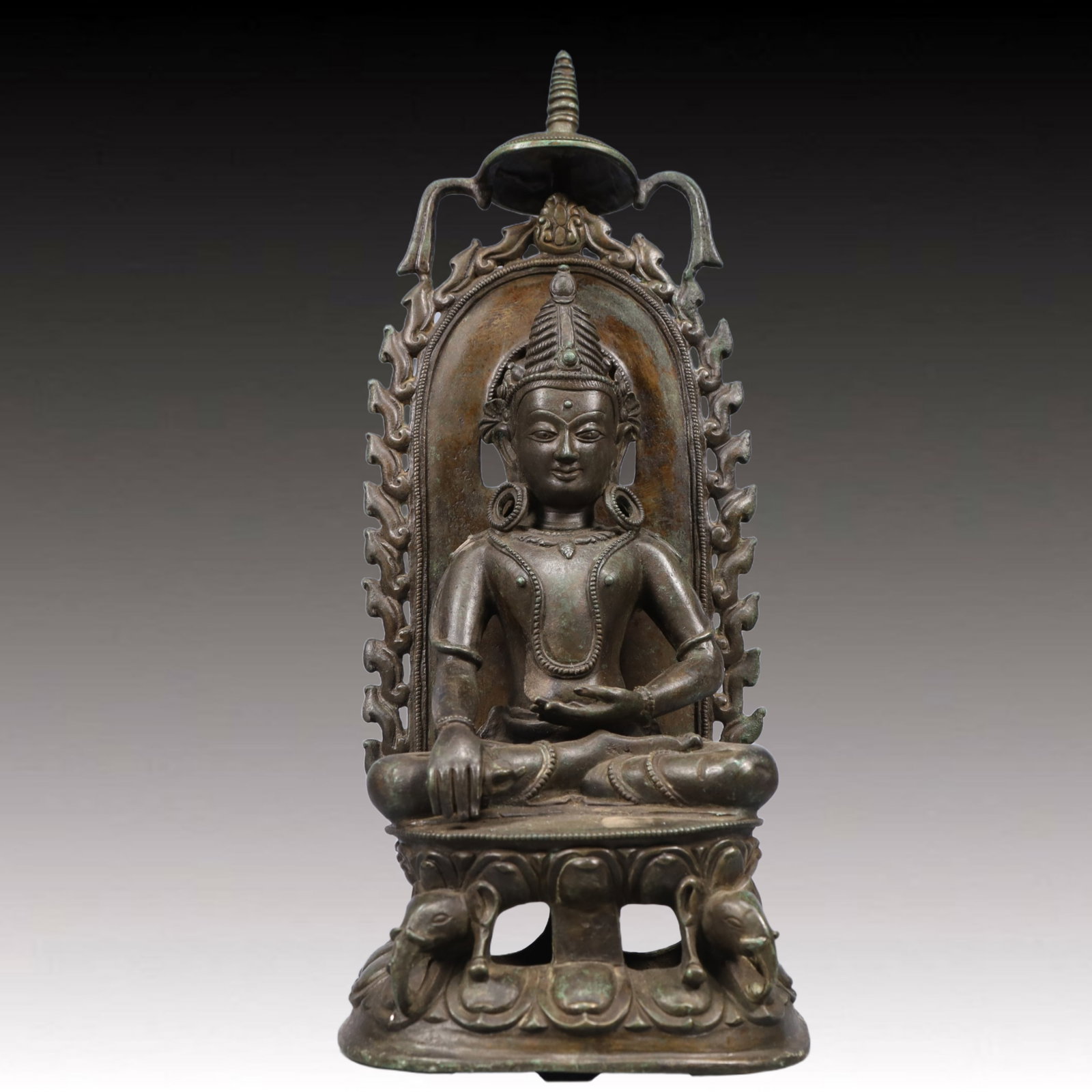 A Solemn Bronze Statue of Tara: A Solemn Bronze Statue of Tara, Ming Dynasty, China, Size:5.9inx4.7inx15in, Weight:3350g 铜度母像,中国明代,尺寸:5.9inx4.7inx15in,重