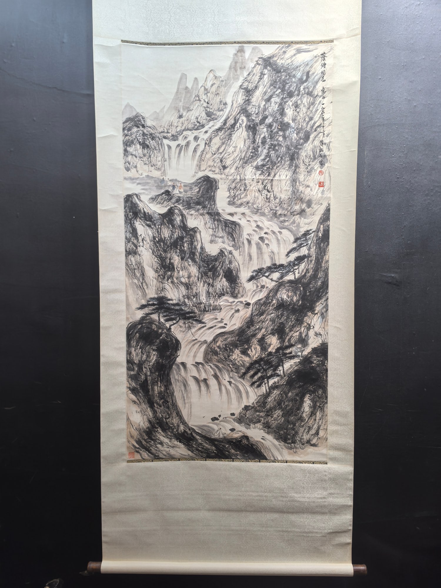 A Chinese Vertical Scroll Ink Painting of Landscape on Paper,Fu Baoshi: A Chinese Vertical Scroll Ink Painting of Landscape on Paper,Fu Baoshi,Size:26.9inx54.1in 一幅中国水墨山水画立轴,傅抱ĳ