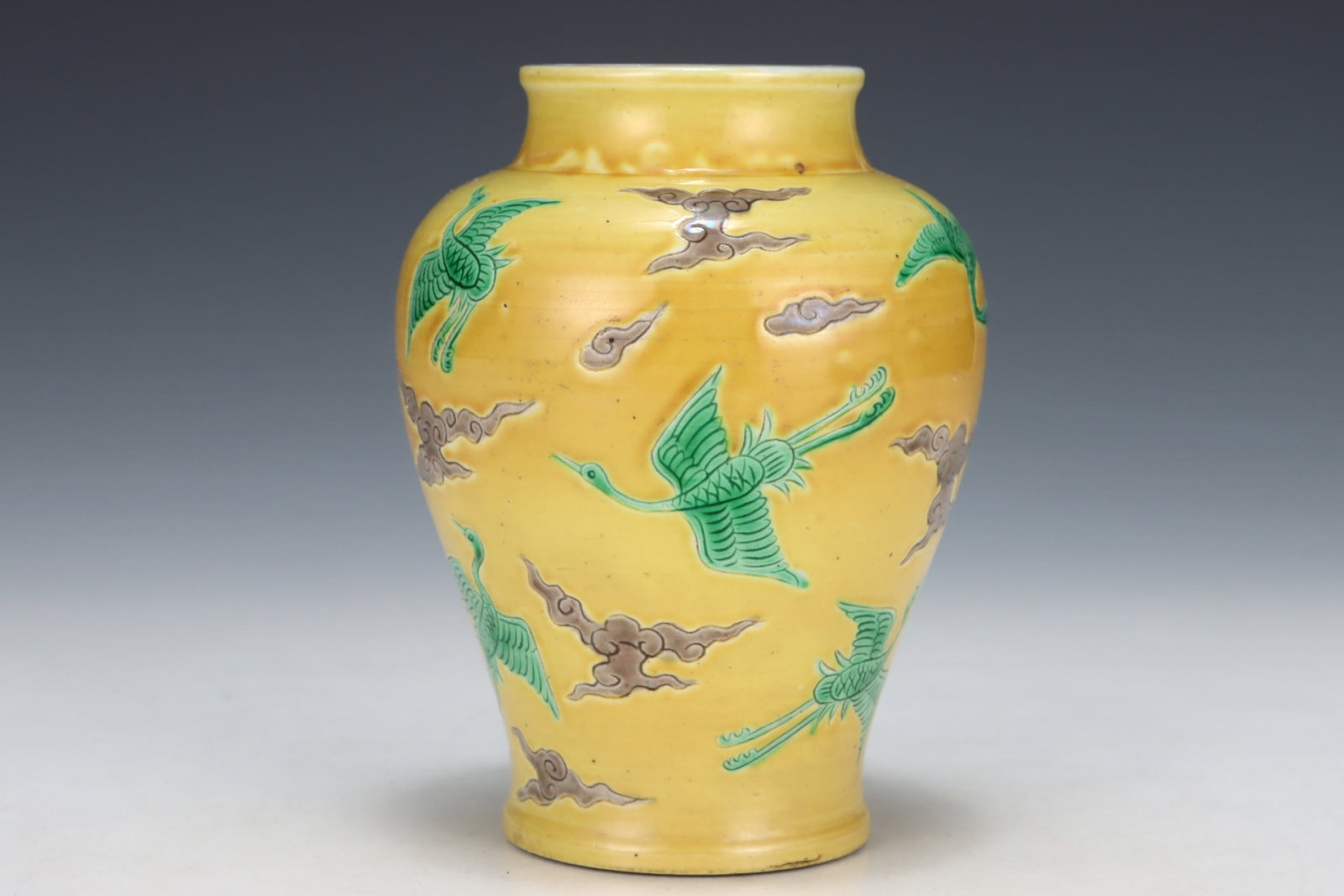 An Exquisite Biscuit Auspicious Cloud and Crane Pattern Vase - 4