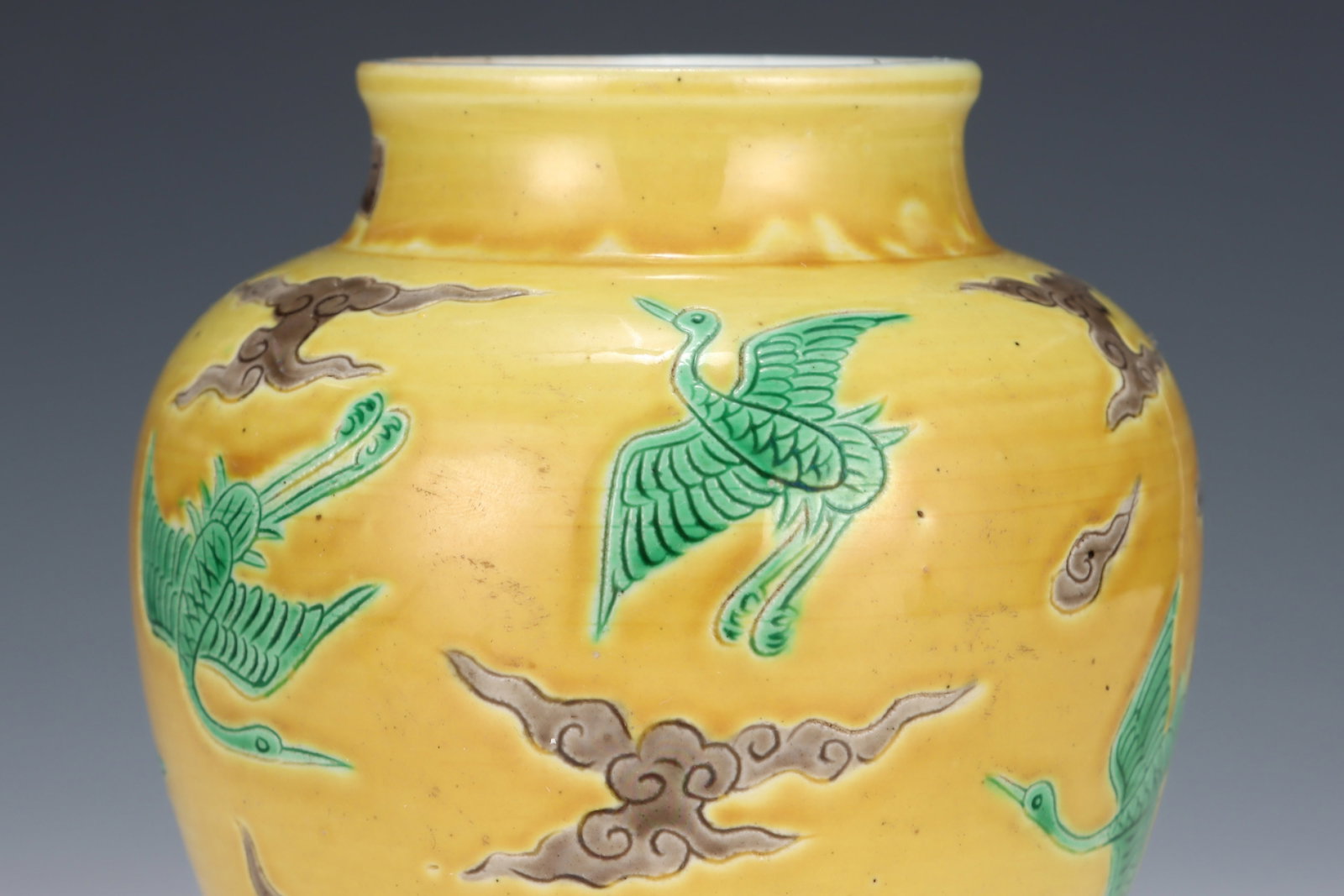 An Exquisite Biscuit Auspicious Cloud and Crane Pattern Vase - 5