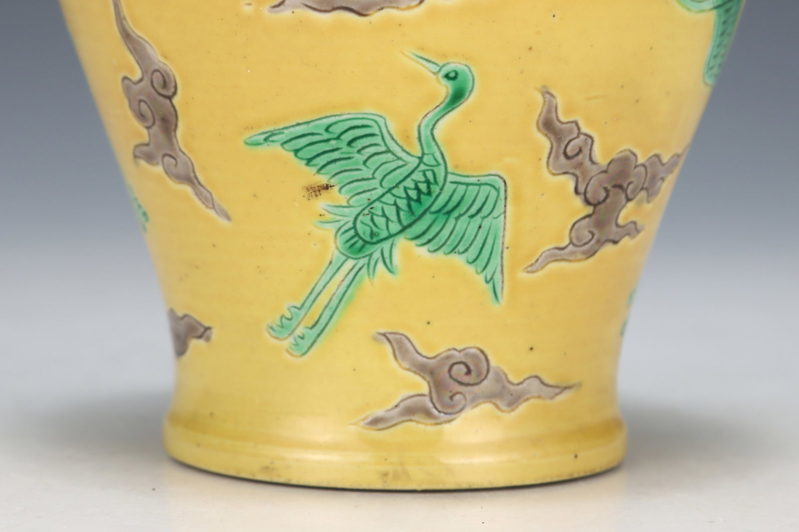 An Exquisite Biscuit Auspicious Cloud and Crane Pattern Vase - 6