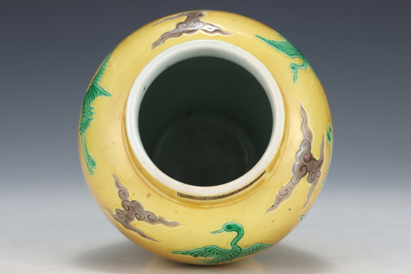 An Exquisite Biscuit Auspicious Cloud and Crane Pattern Vase - 7