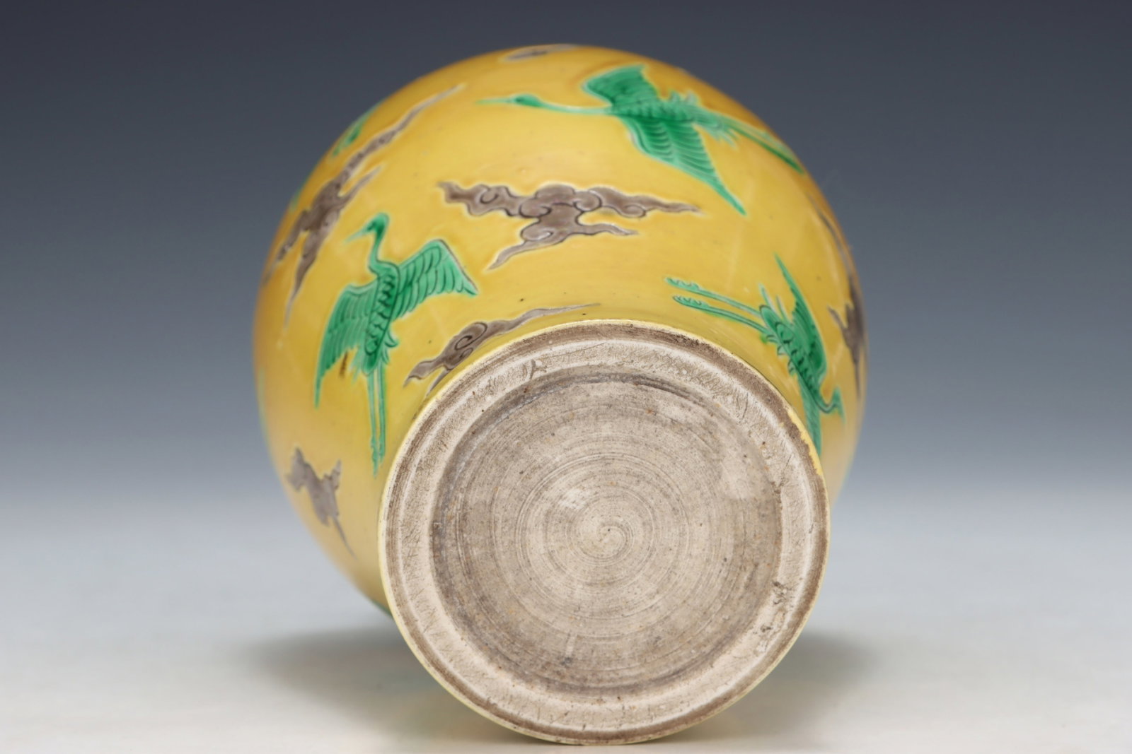 An Exquisite Biscuit Auspicious Cloud and Crane Pattern Vase - 8