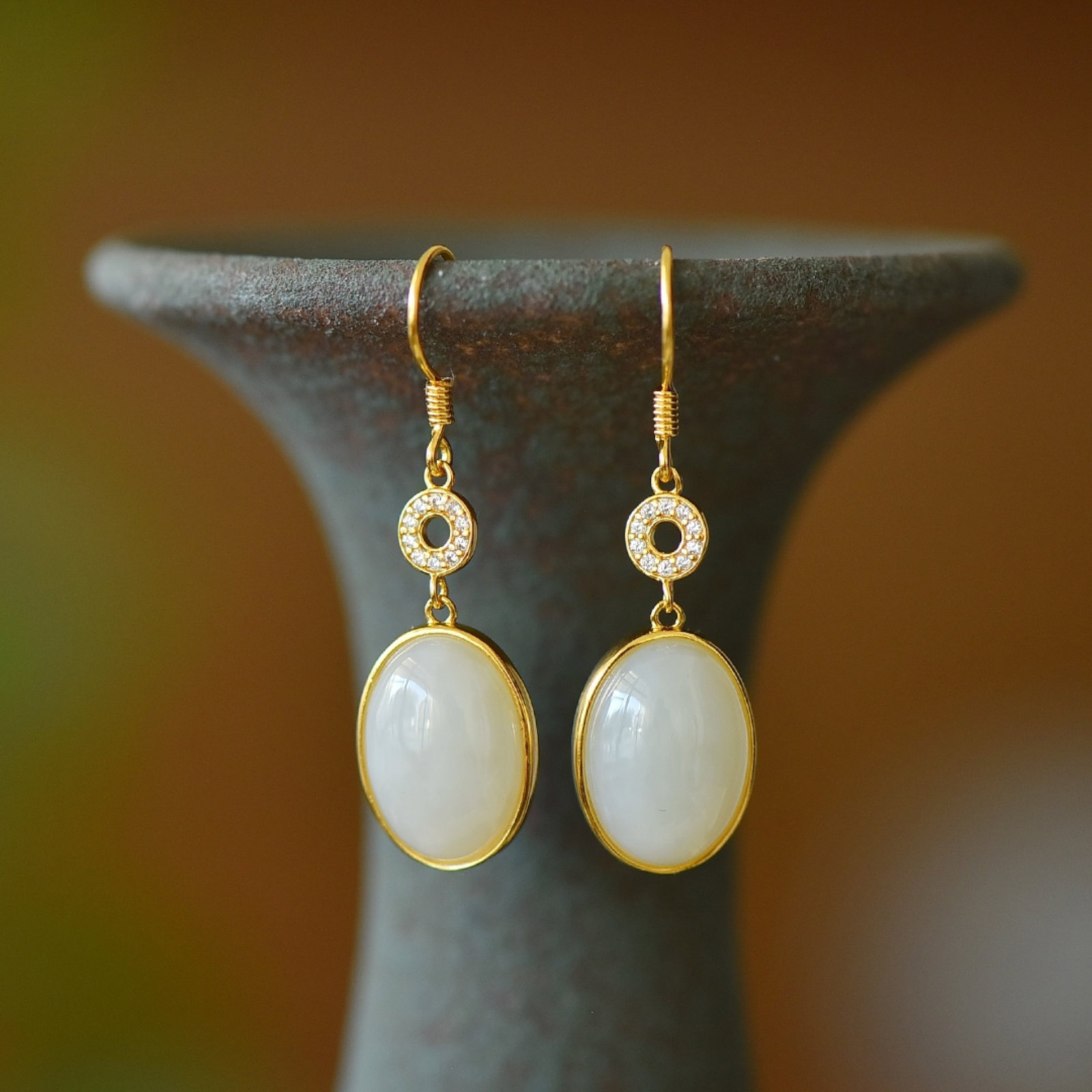 A Pair of Exquisite Sterling Silver-Gold Plated Inlaid White Jade Earrings: A Pair of Exquisite Sterling Silver-Gold Plated Inlaid White Jade Earrings,Size:0.4inx0.6in 一对纯银镀金镶白玉耳环