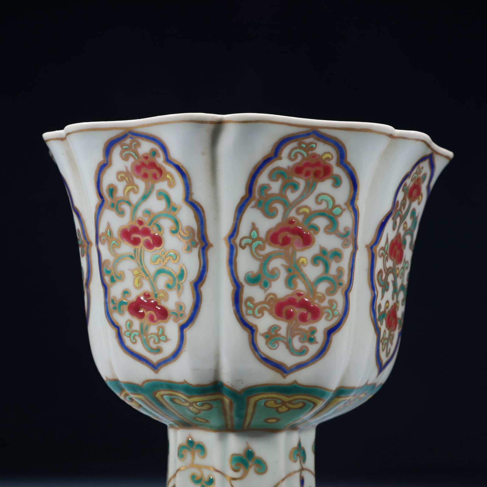 An Exquisite Wucai Lotus Pattern Stem Cup - 2