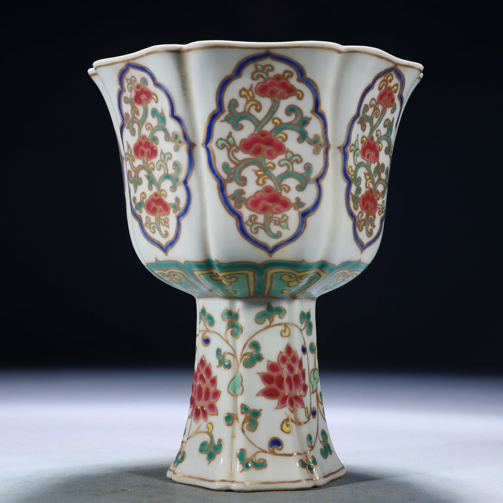 An Exquisite Wucai Lotus Pattern Stem Cup - 5