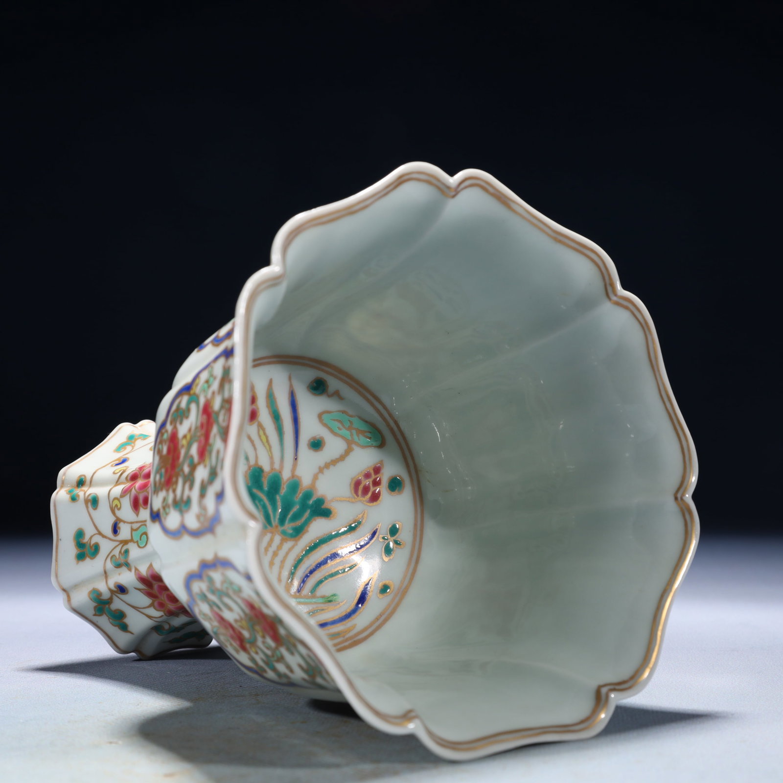 An Exquisite Wucai Lotus Pattern Stem Cup - 7