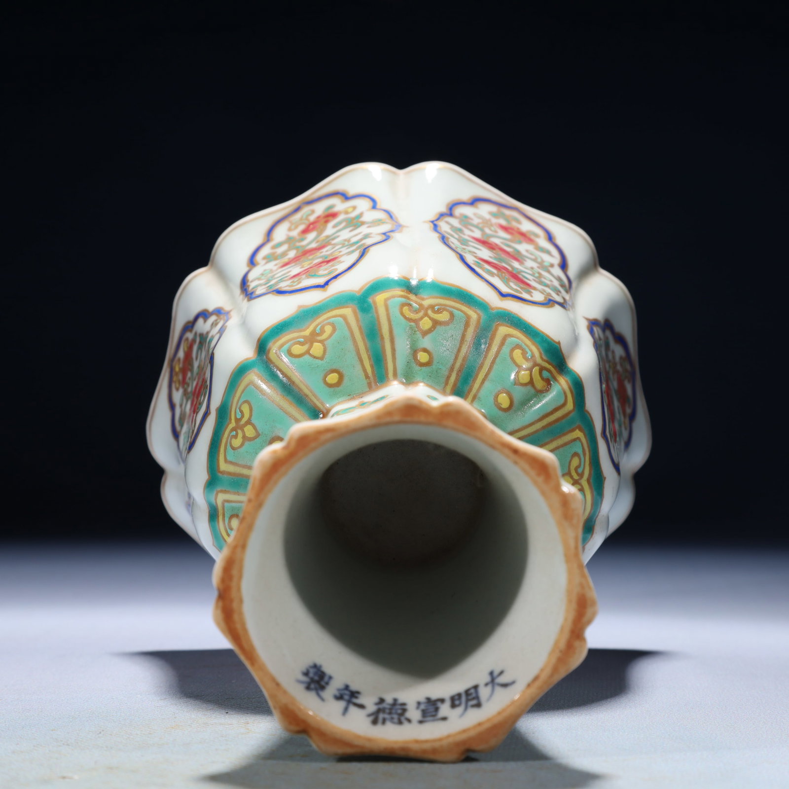 An Exquisite Wucai Lotus Pattern Stem Cup - 8