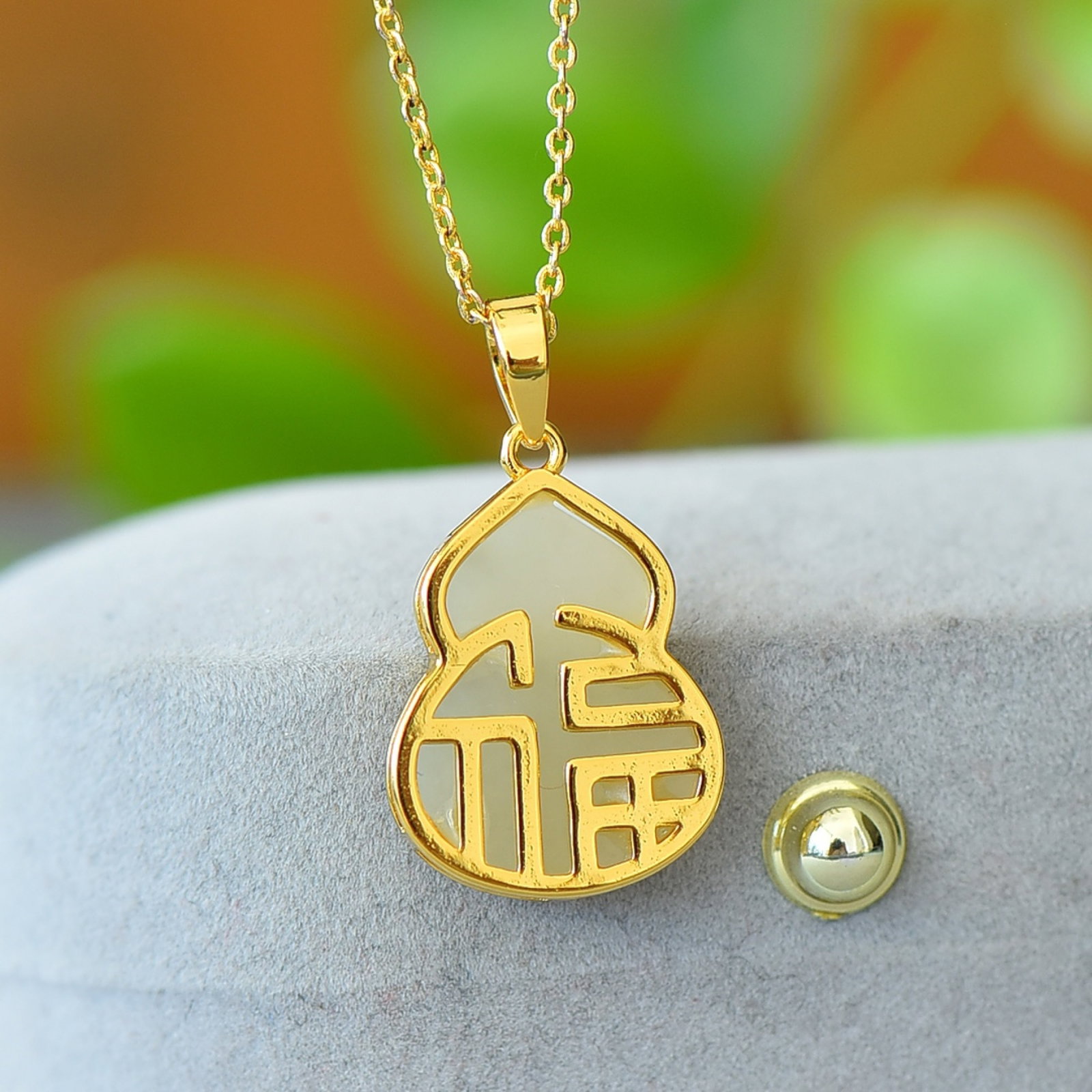 An Exquisite Bronze-Gold Plated Inlaid White Jade Gourd Necklace: An Exquisite Bronze-Gold Plated Inlaid White Jade Gourd Necklace,Size:0.5inx0.7in 铜镀金镶白玉葫芦项链