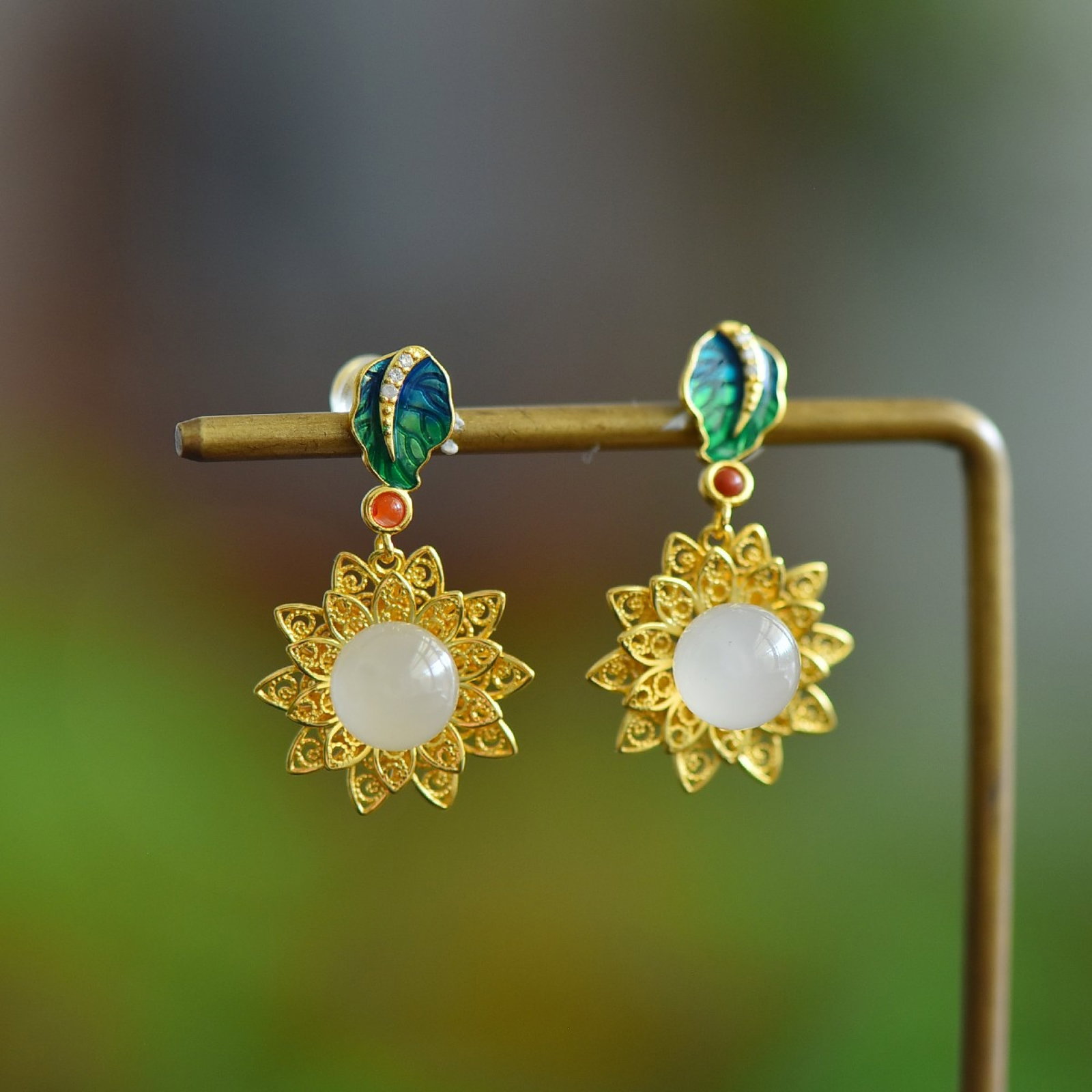 A Pair of Exquisite Sterling Silver-Gold Plated Inlaid Agate Earrings,Inlaid Diamond: A Pair of Exquisite Sterling Silver-Gold Plated Inlaid Agate Earrings,Inlaid Diamond,Size:0.3inx0.3in 一对纯银镀金镶玛瑙耳环,嵌&