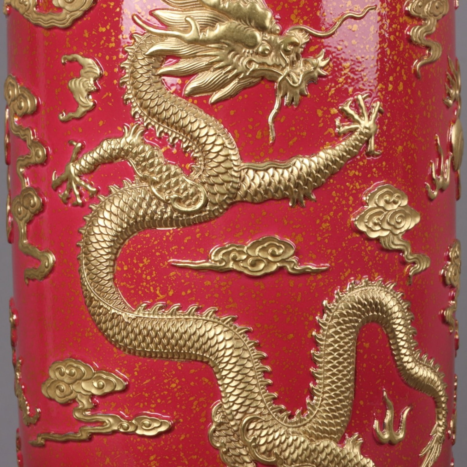 A Rare Ruby Red-Glazed Gilt Auspicious Cloud and Dragon Pattern Vase - 5