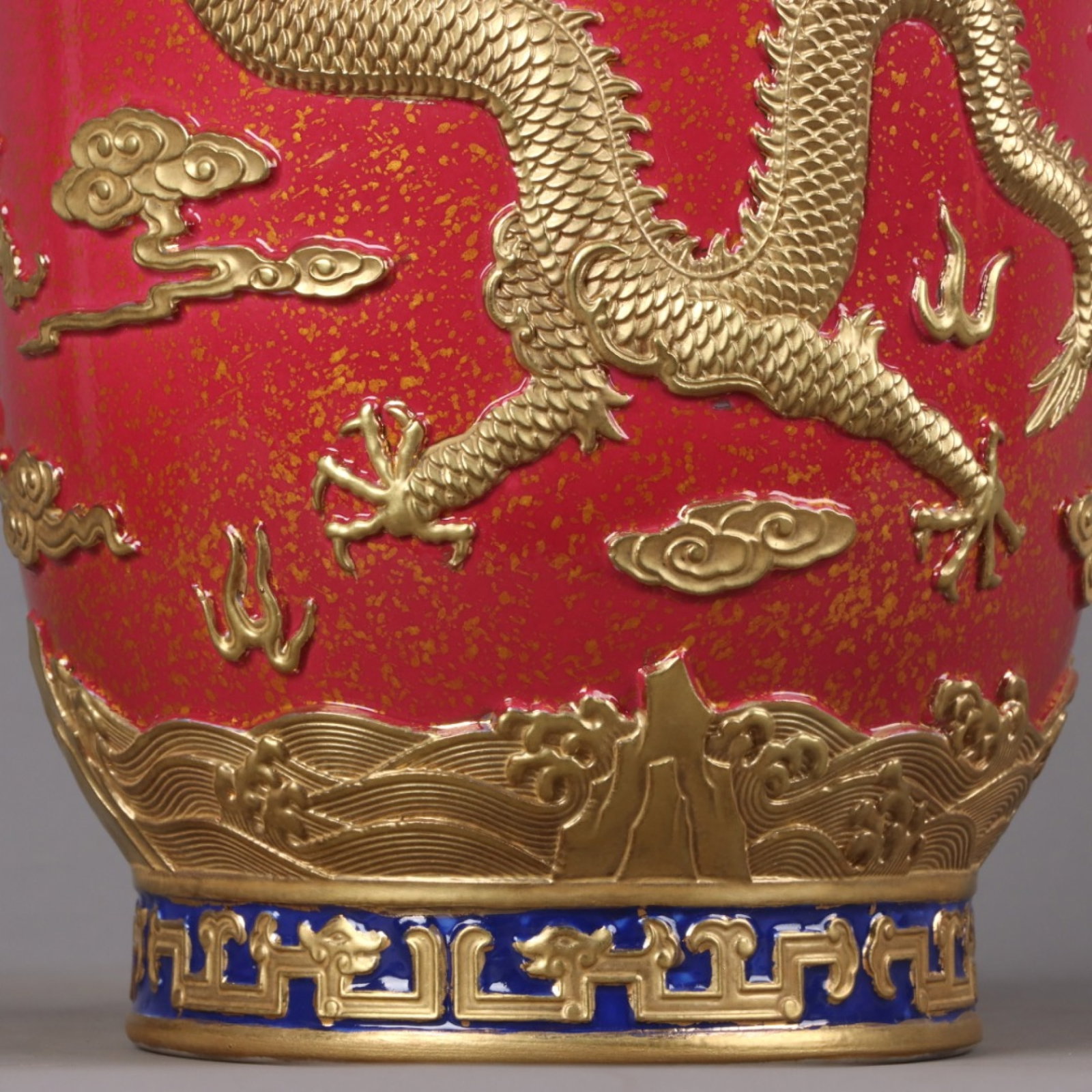A Rare Ruby Red-Glazed Gilt Auspicious Cloud and Dragon Pattern Vase - 6