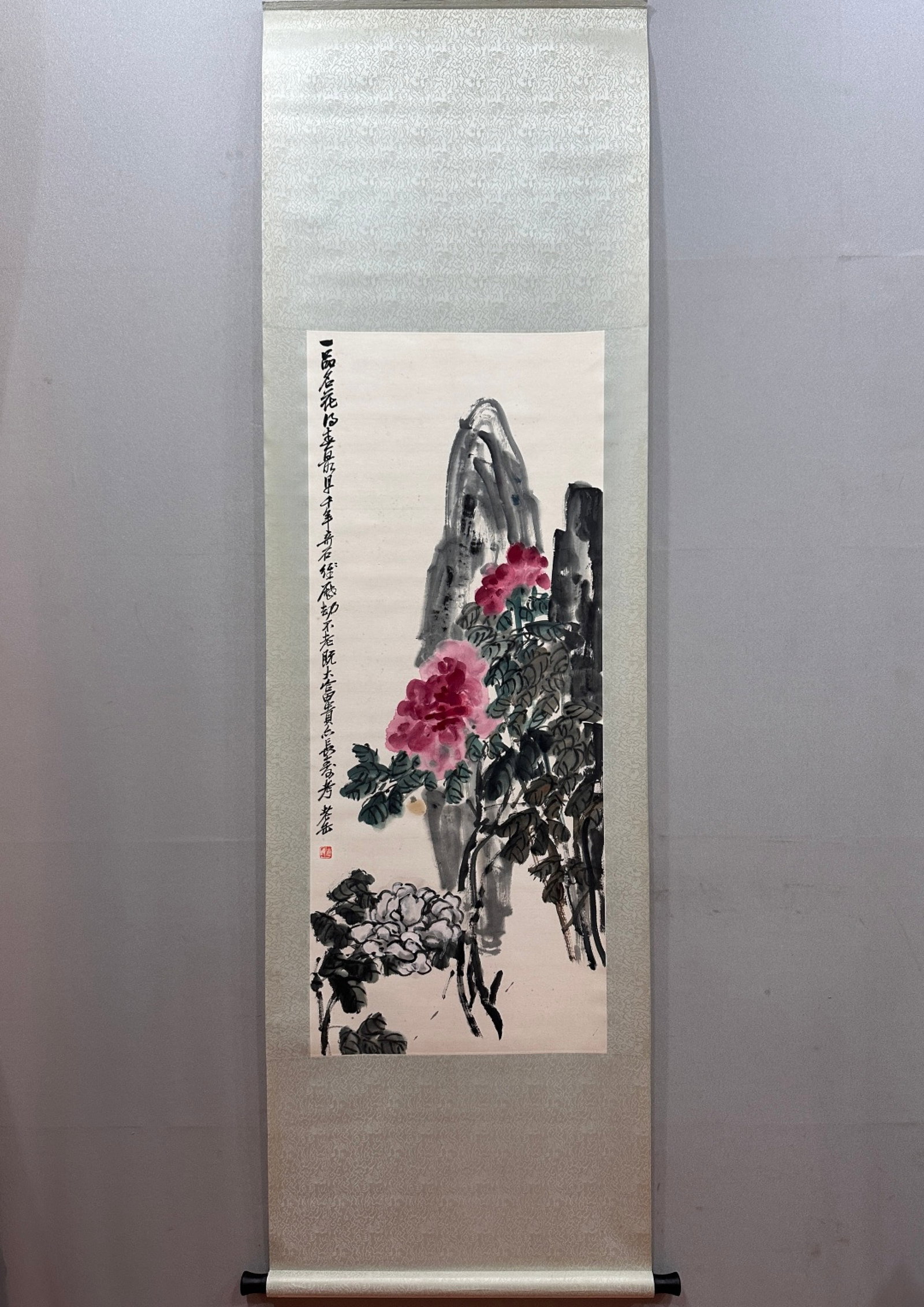 A Chinese Vertical Scroll Ink Painting of Flower on Paper: A Chinese Vertical Scroll Ink Painting of Flower on Paper,Wu Changshuo,Size:20.1inx49.2in 一幅中国水墨花卉画立轴,吴昌Ĵ
