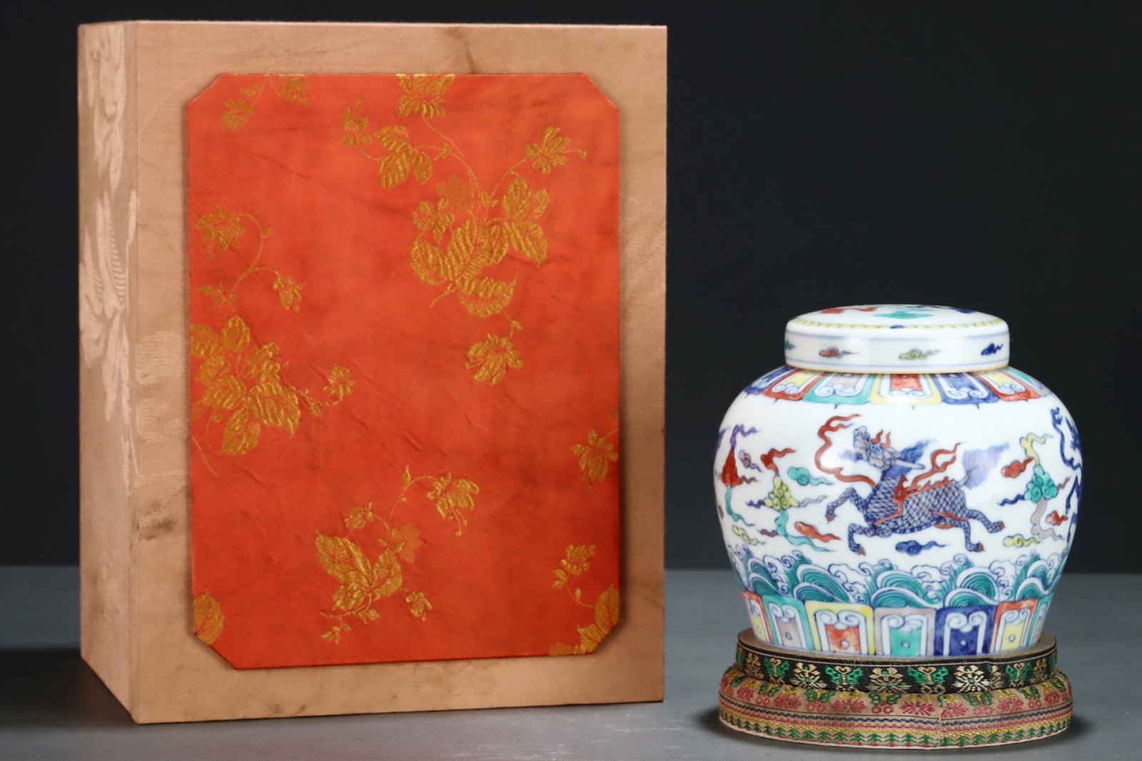 An Exquisite Doucai Seawater and Beast Pattern Jar with Cover: An Exquisite Doucai Seawater and Beast Pattern Jar with Cover,Ming Dynasty,China,Size:5.4inx5.9in 斗彩海水兽纹盖罐,中国明代