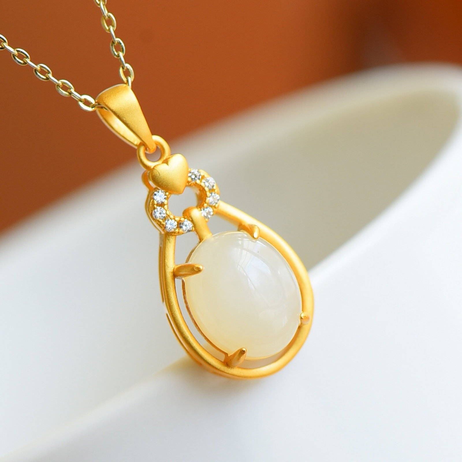 An Exquisite Sterling Silver-Gold Plated Inlaid White Jade Necklace,Inlaid Diamond: An Exquisite Sterling Silver-Gold Plated Inlaid White Jade Necklace,Inlaid Diamond,Size:0.4inx0.4in 纯银镀金镶白玉项链,嵌钻石